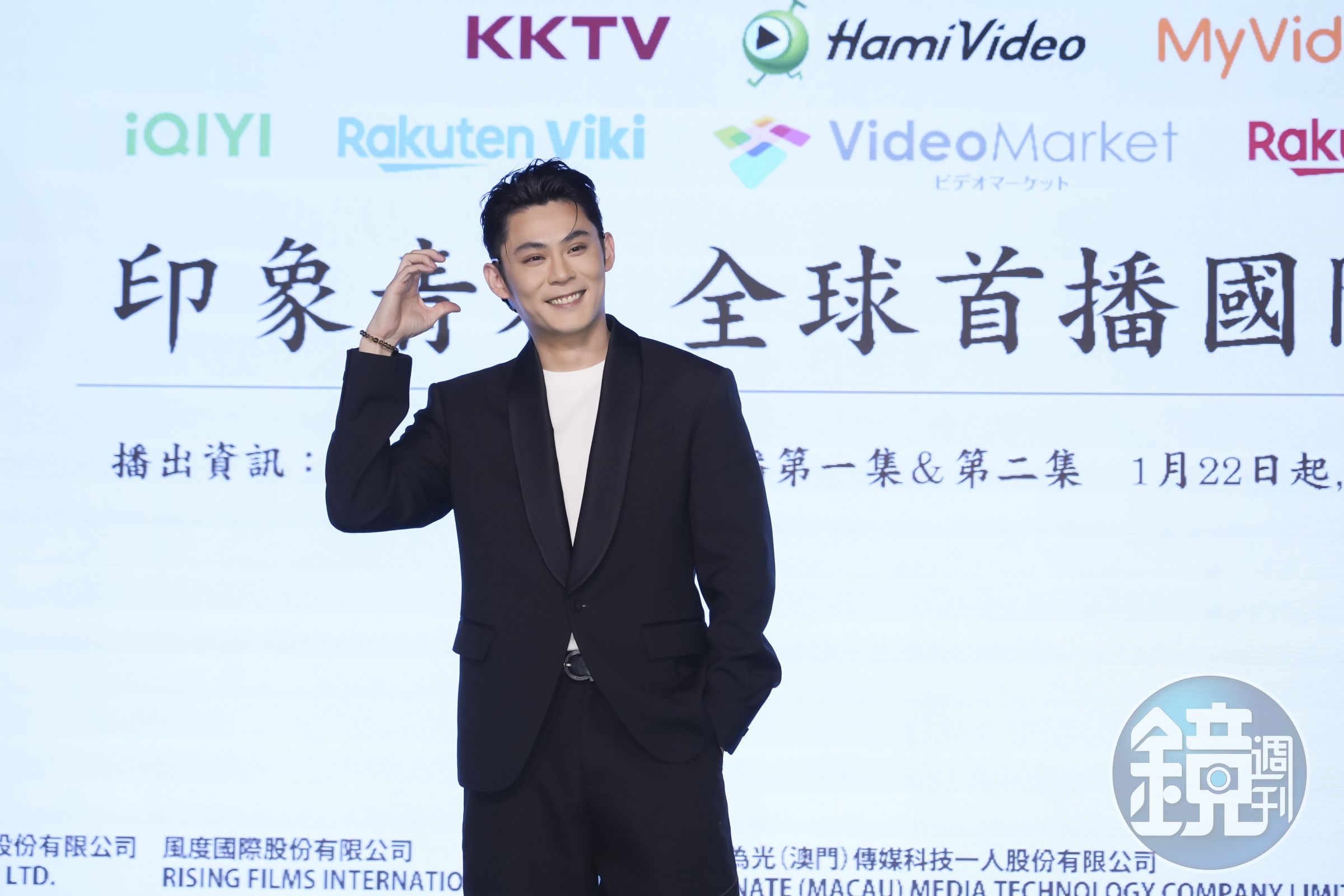 陳奕被問到戀情直冒汗。
