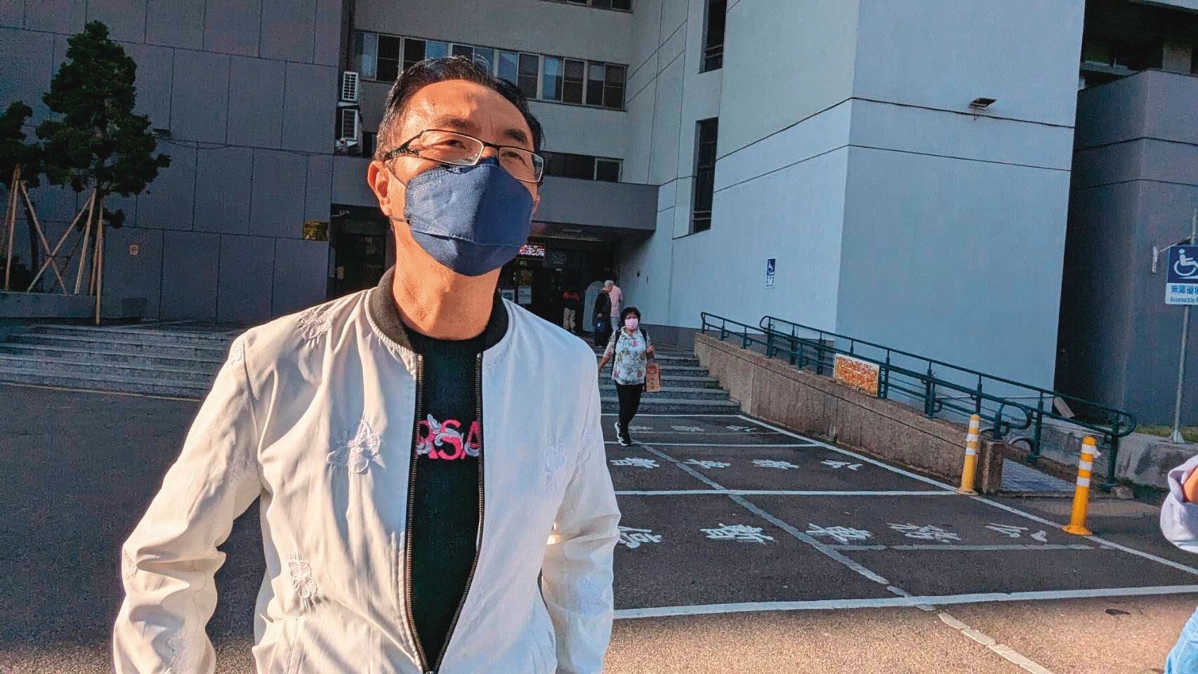 史鎮康曾任TVBS地方特派員，台中檢方懷疑他是陳政谷旗下大將，參與博弈集團經營。