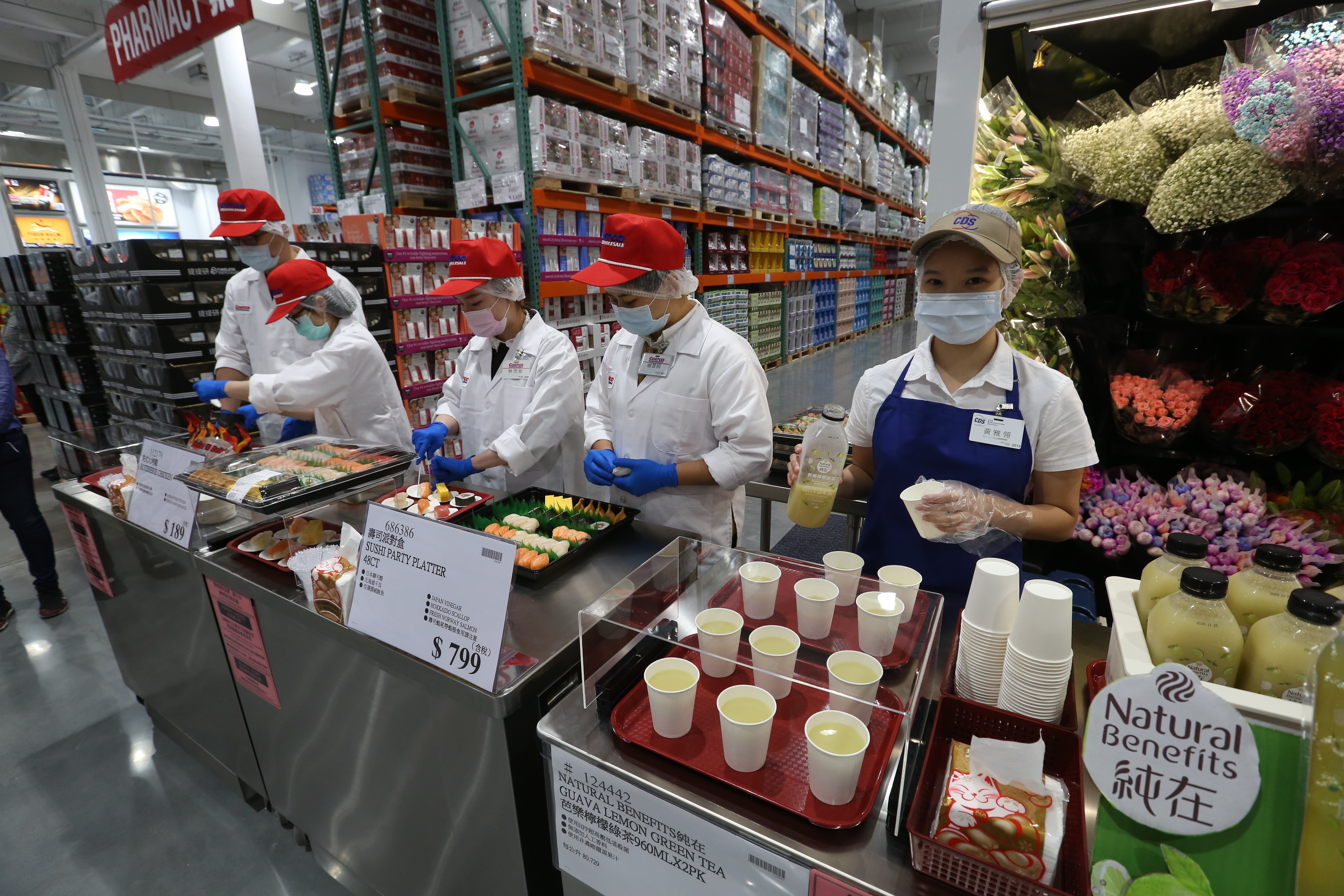 好市多除了會推出特價折扣商品外，偶爾現場還會出現試吃活動，以此刺激買氣。（示意圖，本刊資料照）