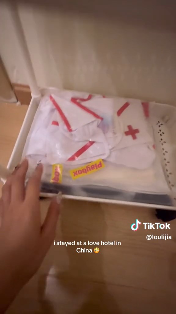 現場還提供護士服、女僕裝。（翻自TikTok）