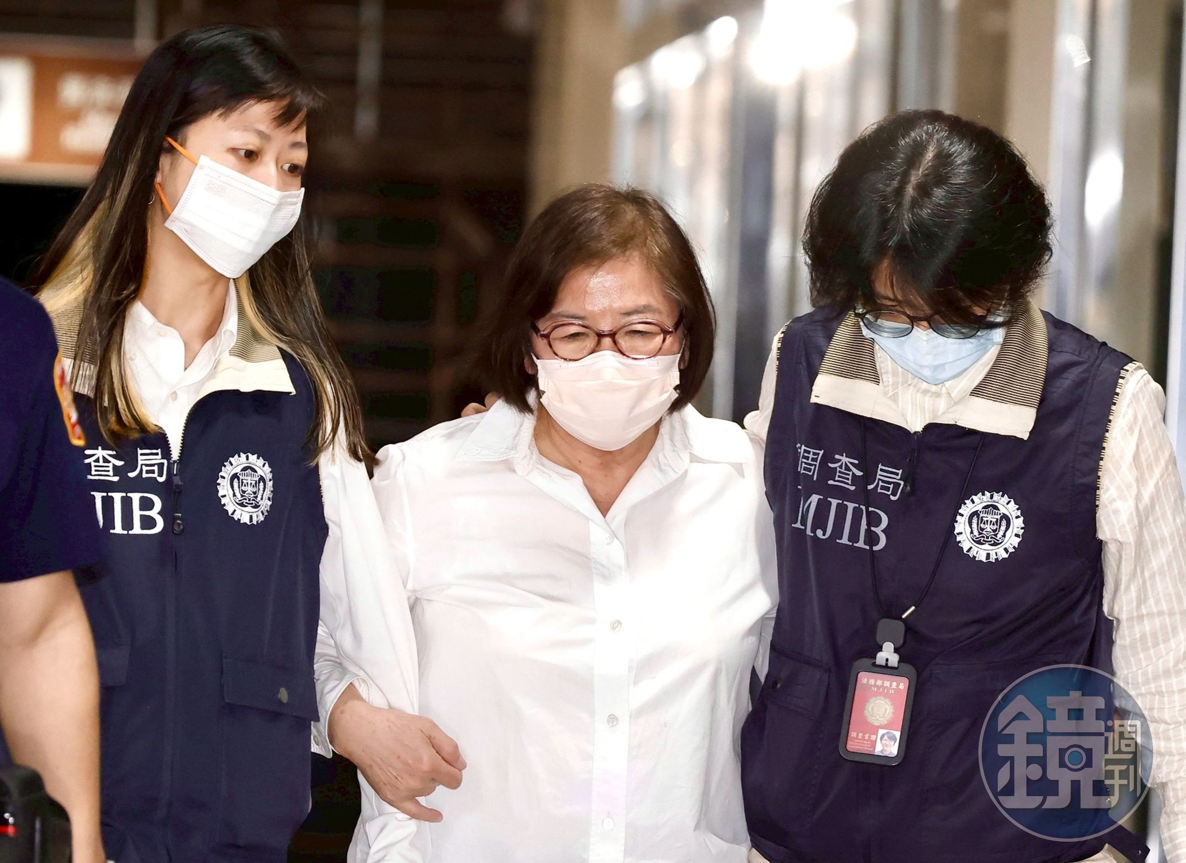 國民黨台北市黨部主委黃呂錦茹等4名被告，涉偽造文書、違反個資法等罪，遭檢方聲押，預計間9時40分開羈押庭。