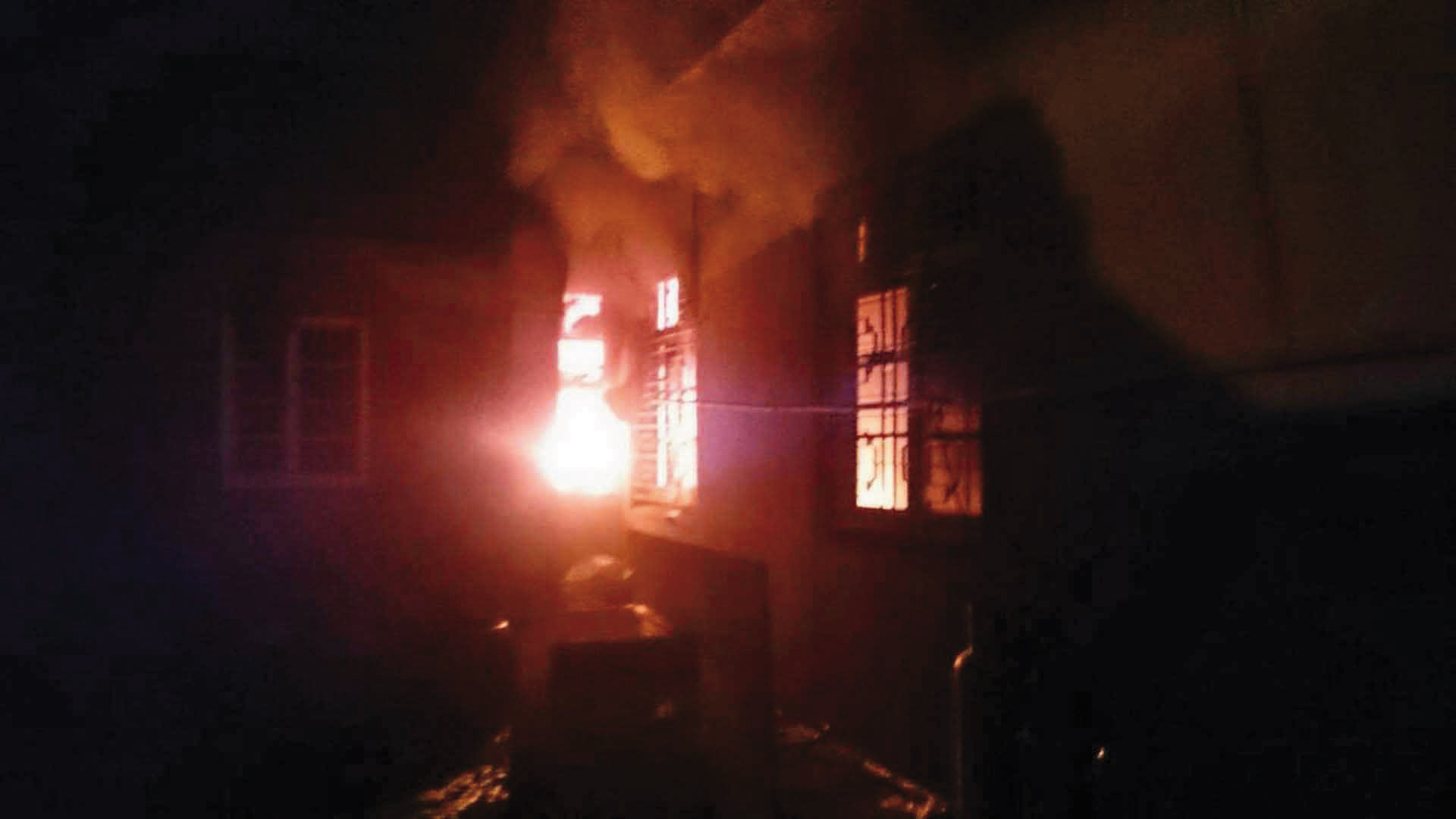 翁仁賢趁除夕夜在桃園老家潑汽油縱火，釀成6死5傷的慘劇。（東森新聞提供）