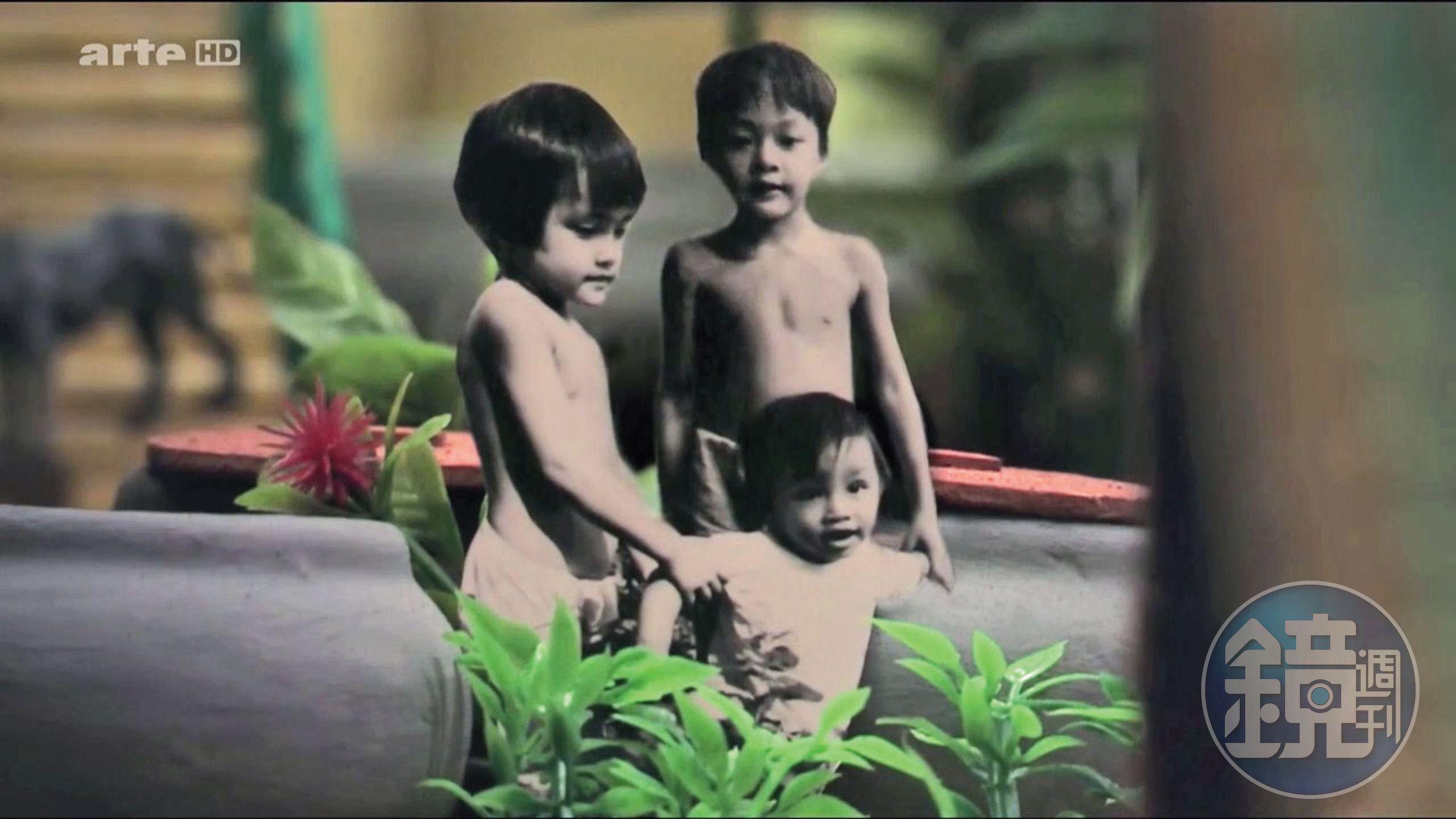 潘禮德與兄弟姊妹僅存的照片。(翻攝《遺失的映像》)