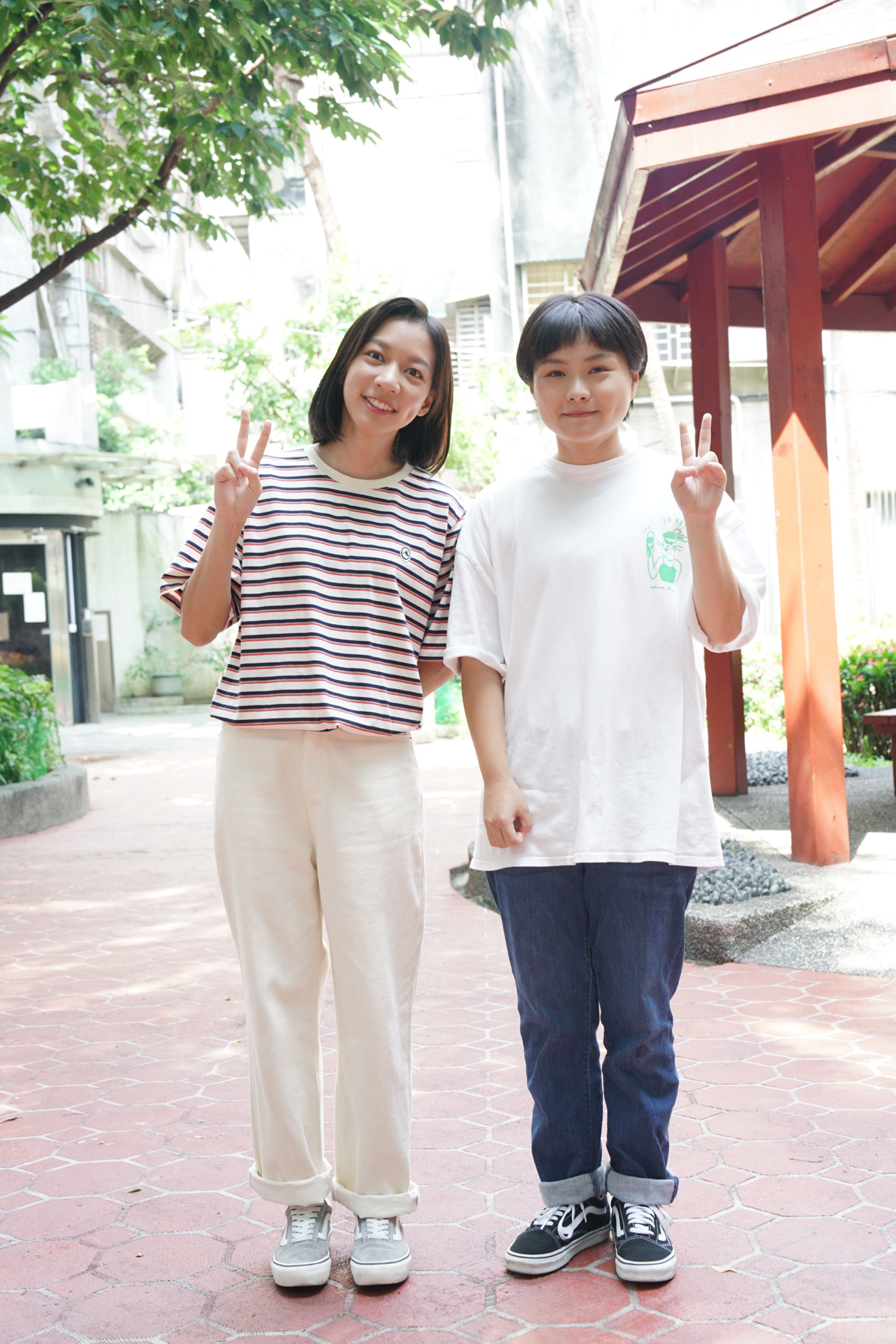 陳妤(左)常被誤以為是原住民,這回開心接演。(大愛提供)