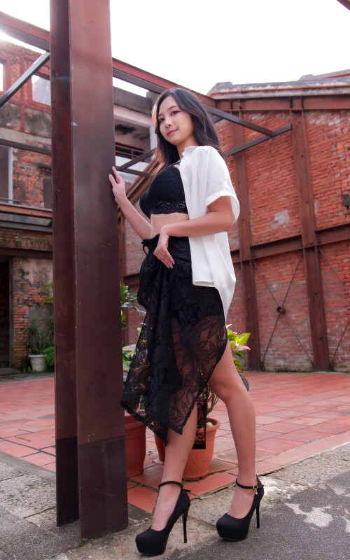 近日又有一位自稱「美玲」的台灣素人女優即將出道。（翻攝自《Play NO.1》）