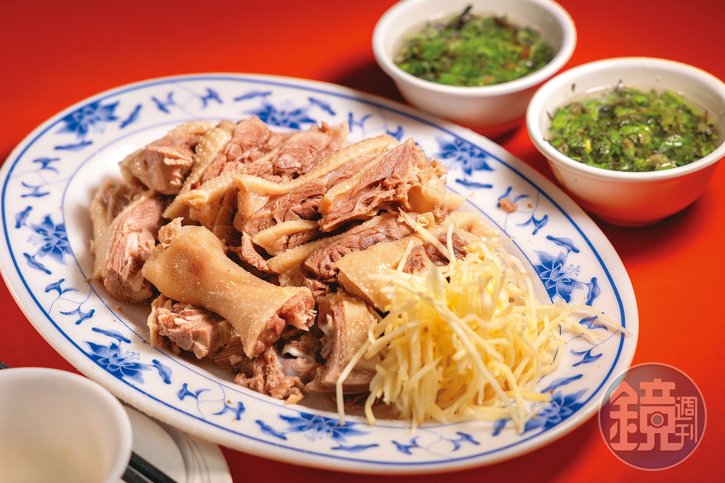 來自雲林台西的「鵝肉」，走的是Q彈有勁的帶骨路線，熱沾醬是一大特色。（40元／兩，圖中約640元）
