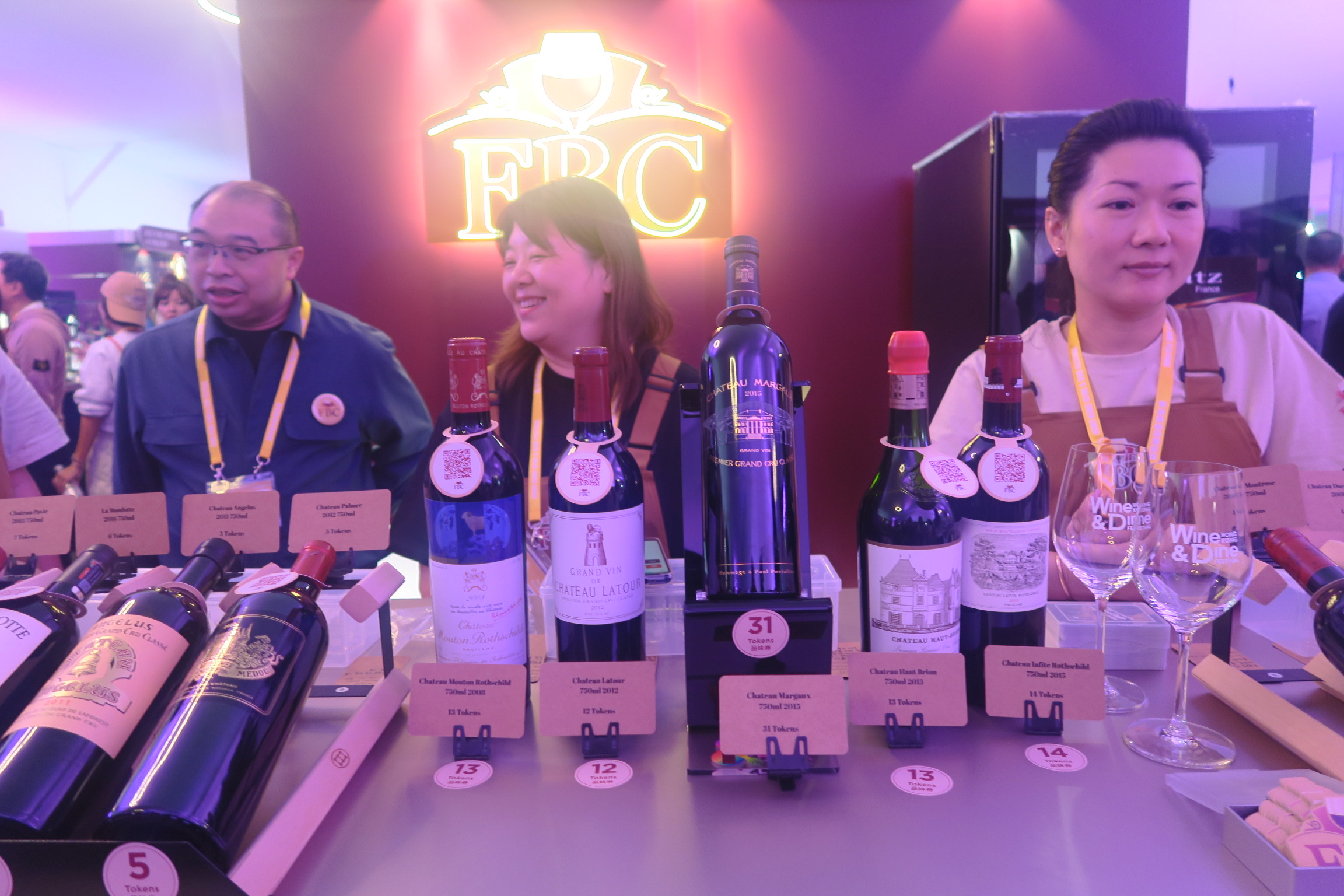 FBC展位上一次波爾多五大酒莊一字排開，適合想要快速集郵的酒客。