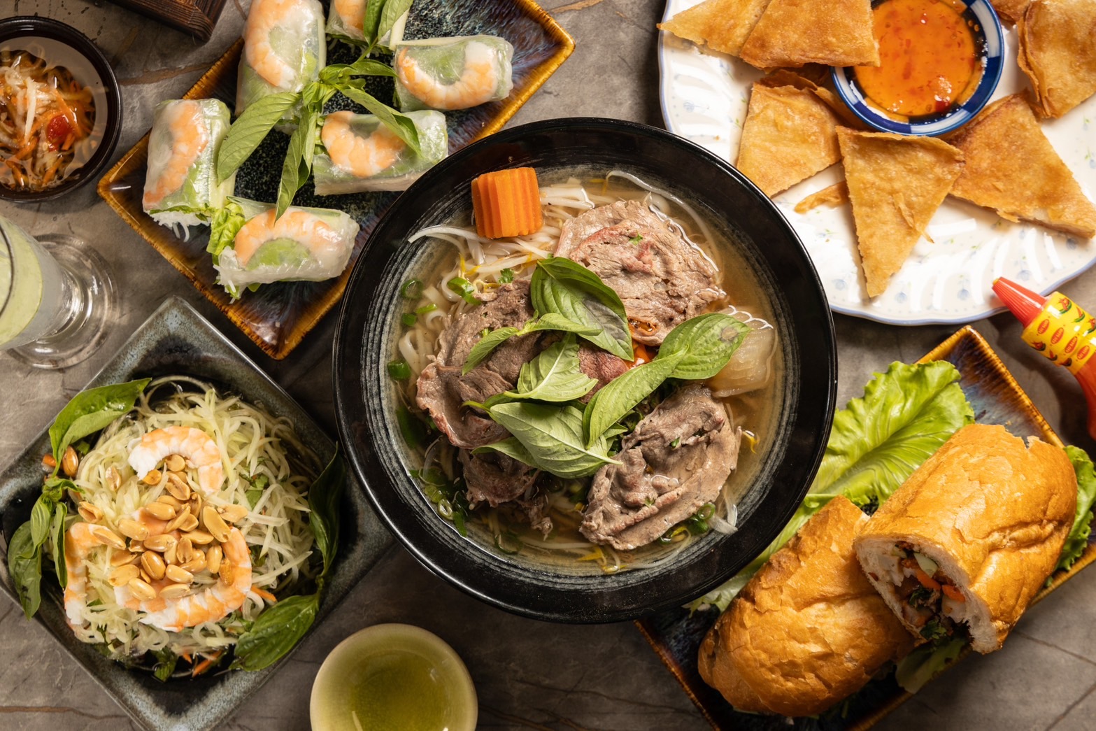 台北大同區的「越逢緣南洋風味美食小館」可以吃到選項多元的越南料理。