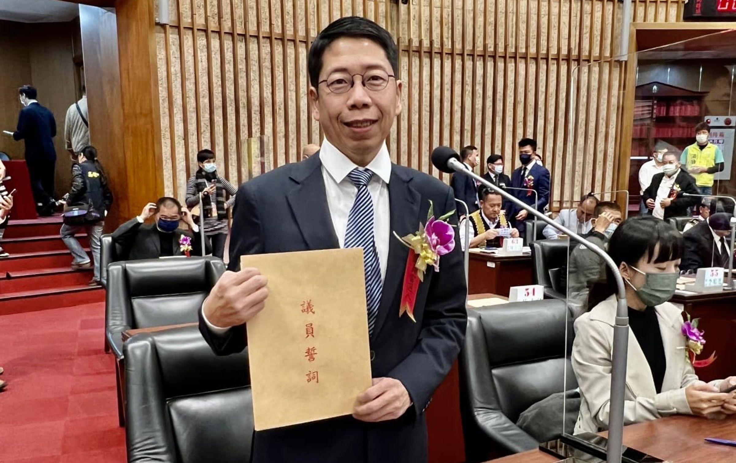 黃紹庭疑涉浮報助理費，自2014年起共詐領助理費1,455萬元。（翻攝自臉書＠黃紹庭）