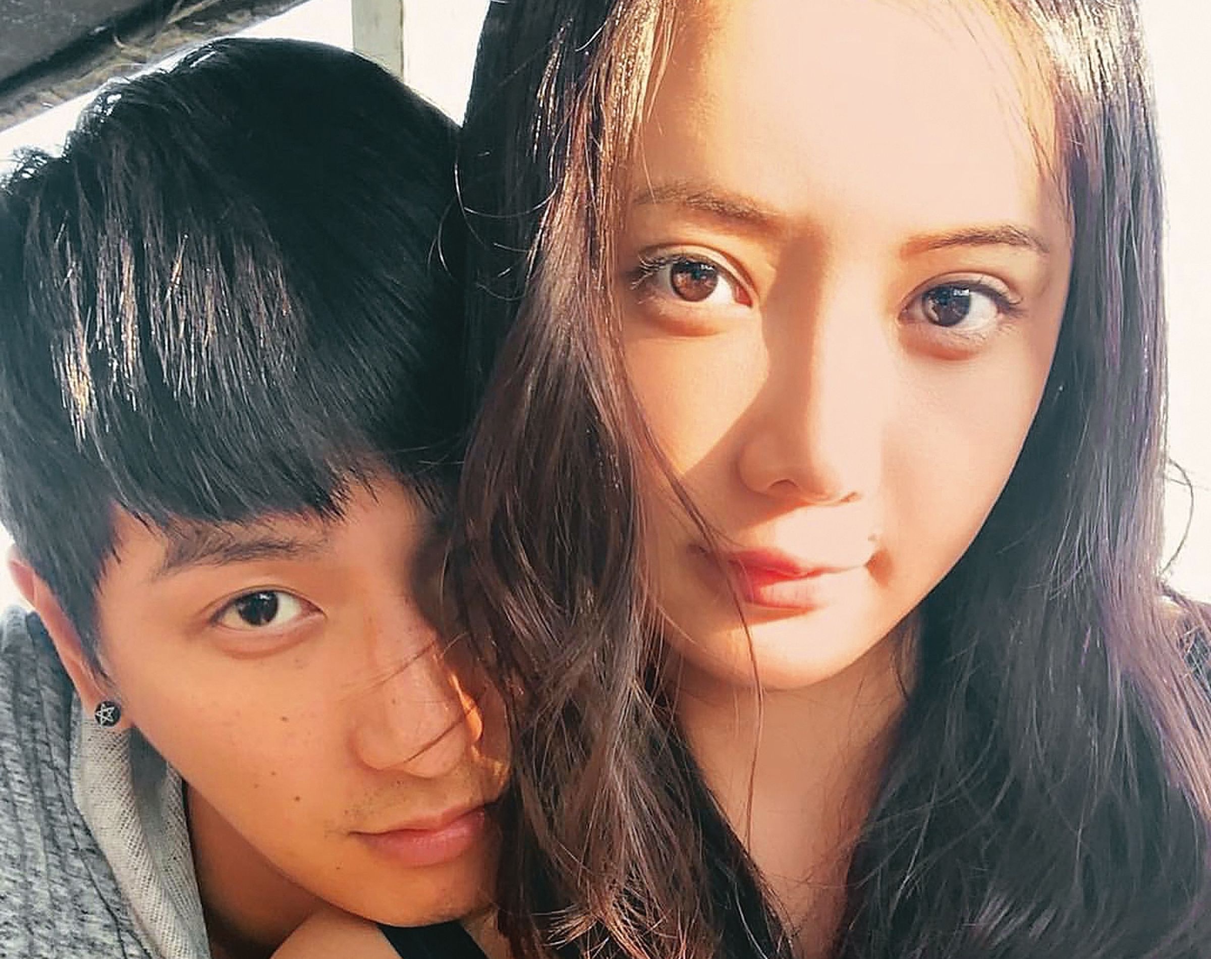 2020年7月,小煜曬出和言言的親密合照,宣布結婚消息。(翻攝自小煜IG)
