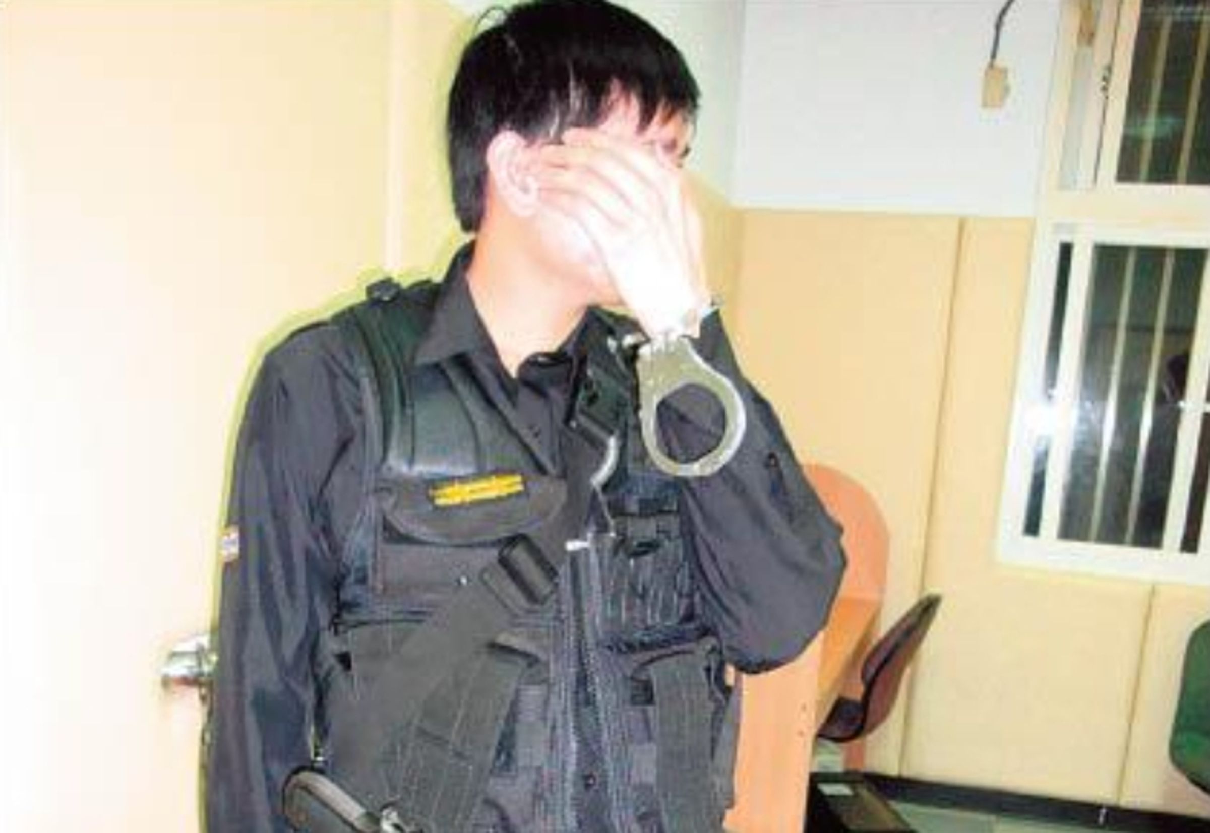 王逢昇被爆假冒警察的黑歷史。（翻攝畫面）