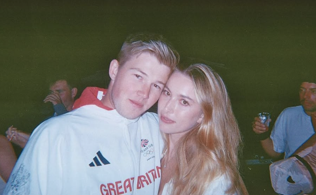 伊芙賈伯斯與老公哈利查爾斯。（翻攝自IG@evejobs）