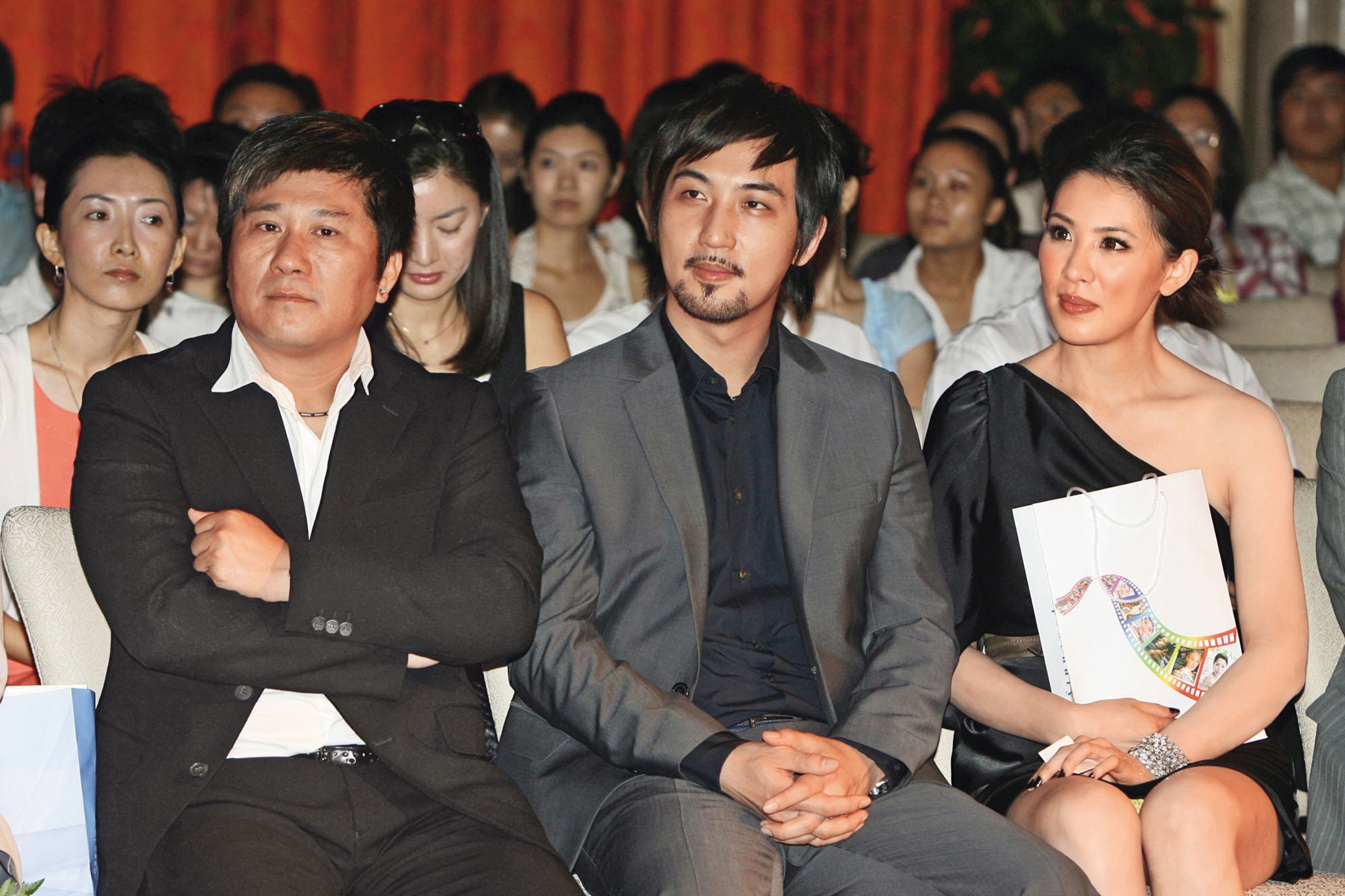 李進良（中）因為前妻小禎（右）、前岳父胡瓜（左）的關係，跟演藝圈關係良好。（東方IC）