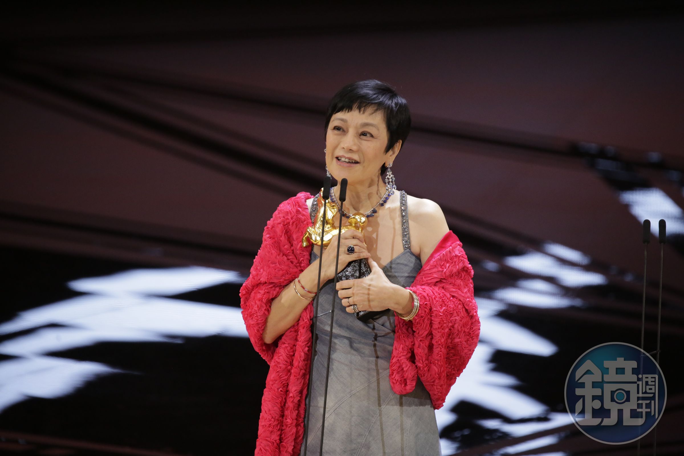 張艾嘉憑藉著《燈火闌珊》,奪下金馬59的最佳女主角獎。
