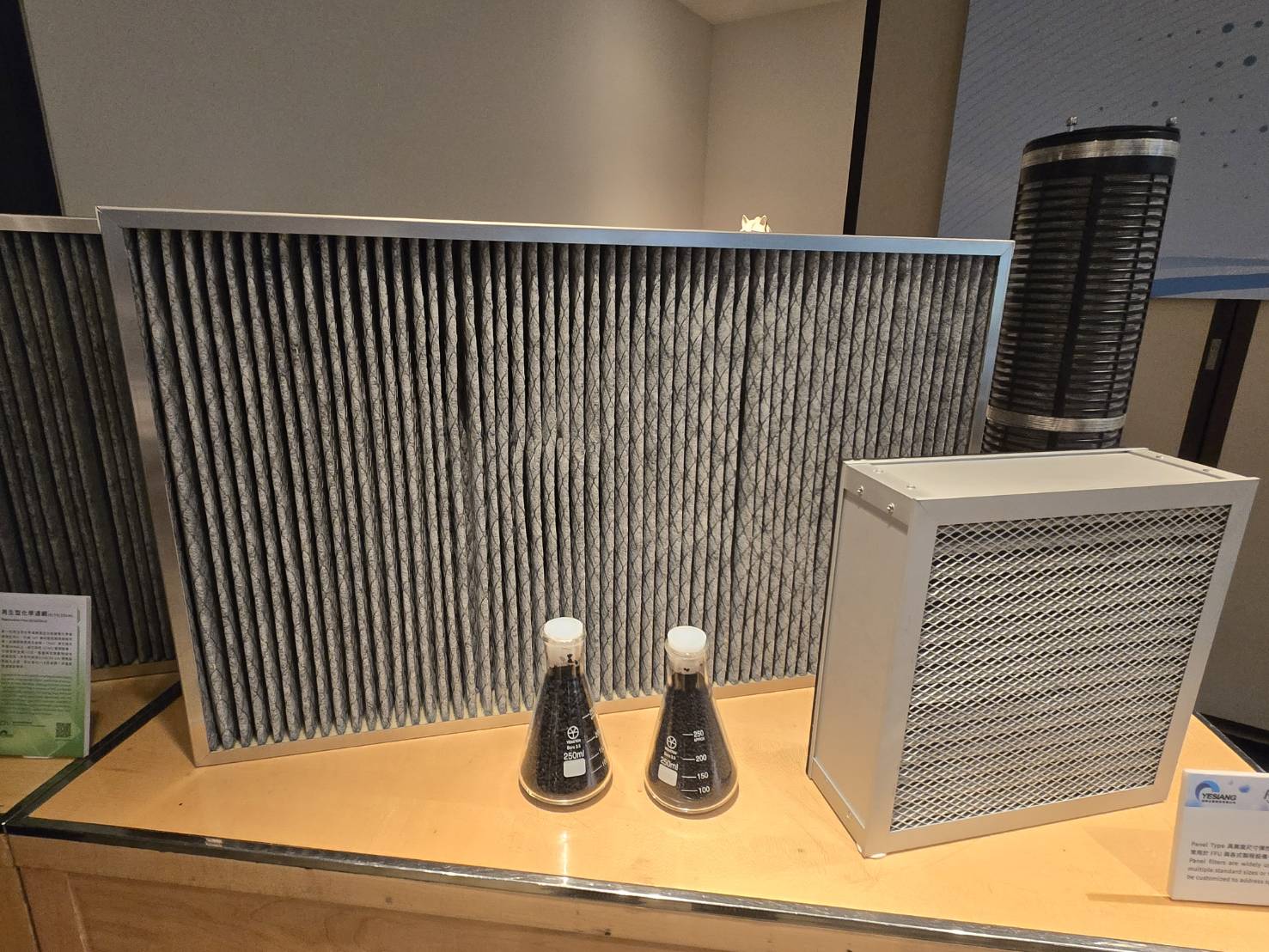 鈺祥領先業界推出具備循環經濟價值的「再生型化學濾網」，且已獲國際認證為全球首批碳中和化學濾網。透過獨家物理再生技術，其濾網可重複使用高達 10 次以上。