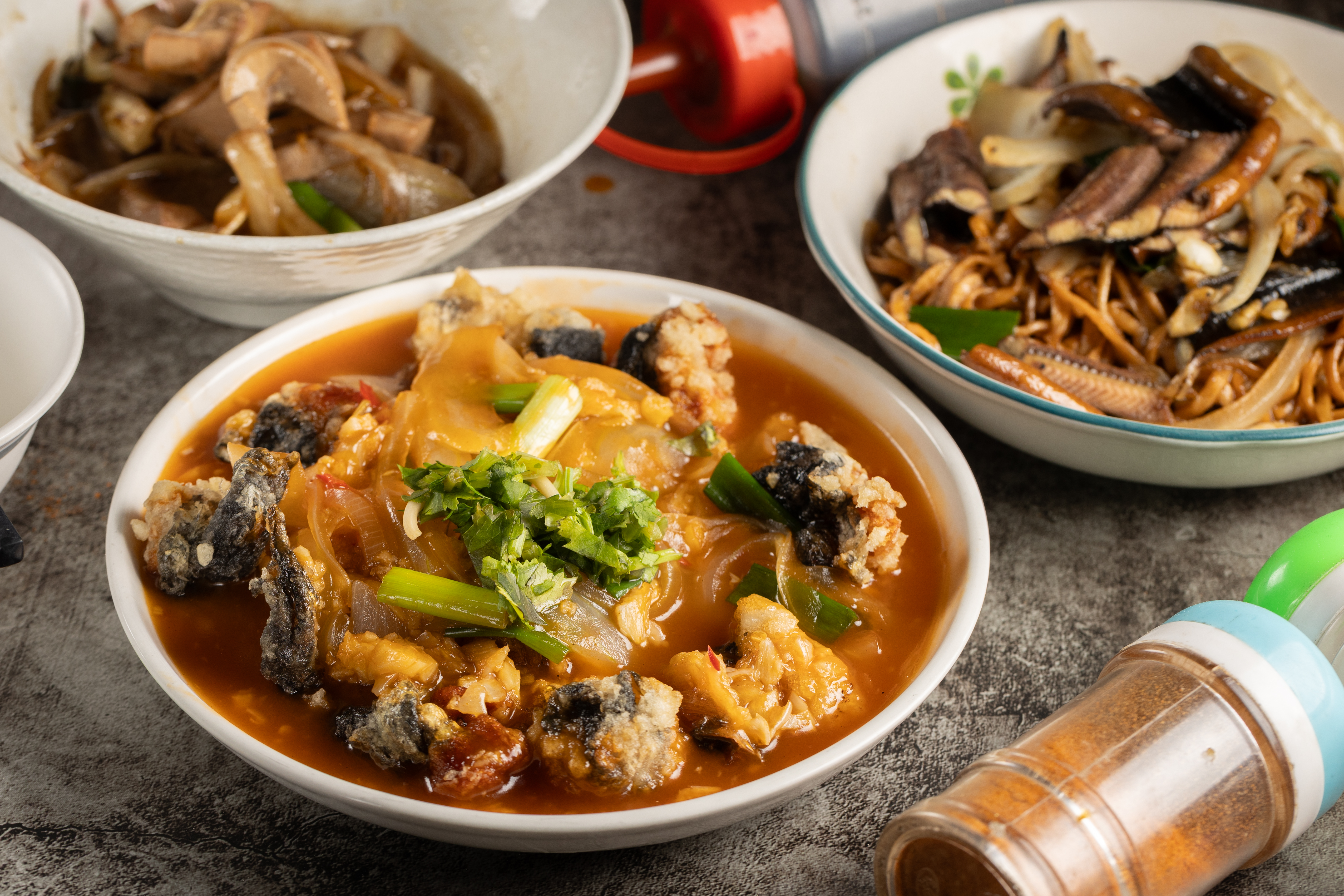 老字號「方家老牌炒鱔魚」早年專賣炒鱔魚，如今青蛙料理是老饕上門嘗鮮的最大招牌。