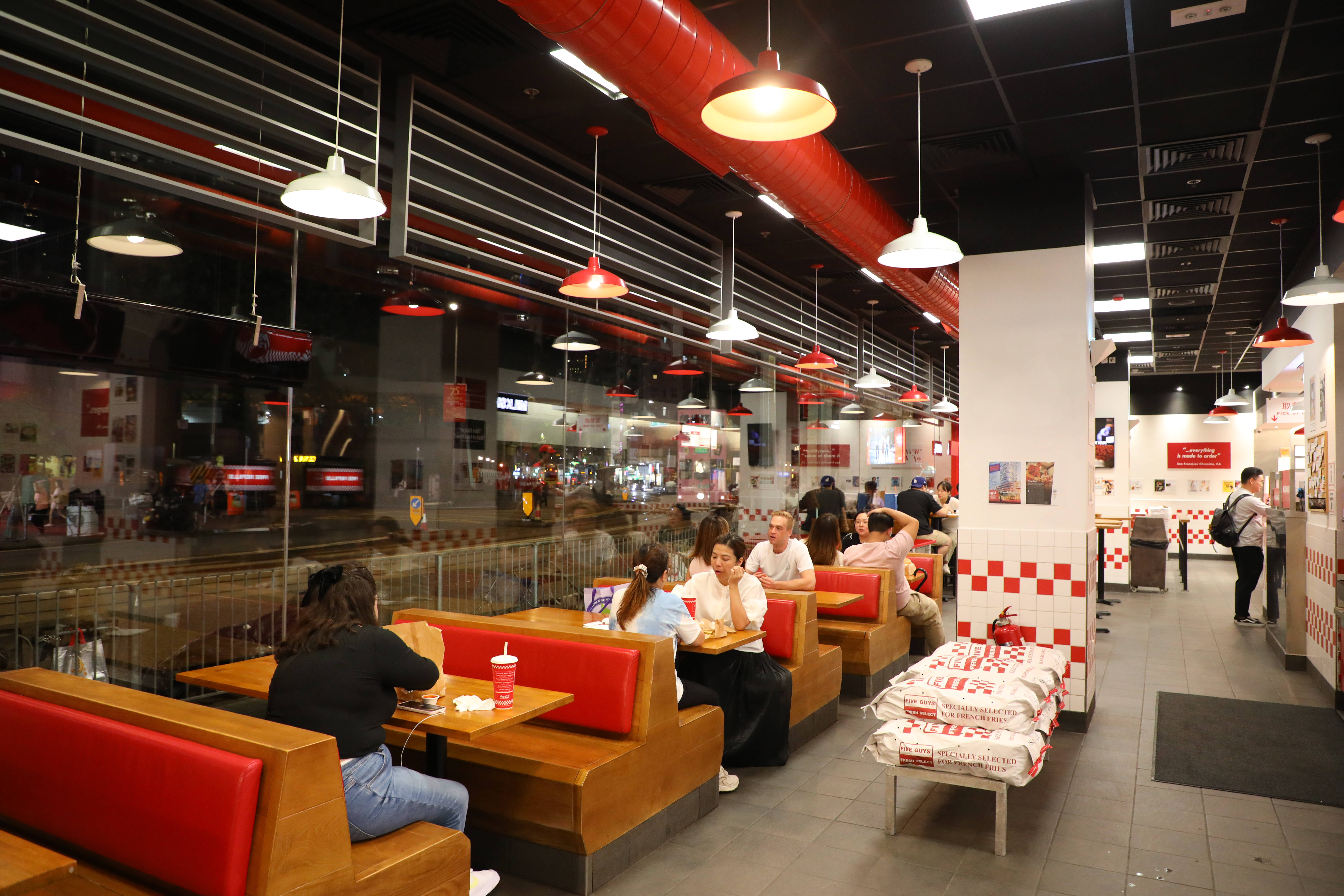 美國連鎖快餐店Five Guys在全球共有1,700多間分店。