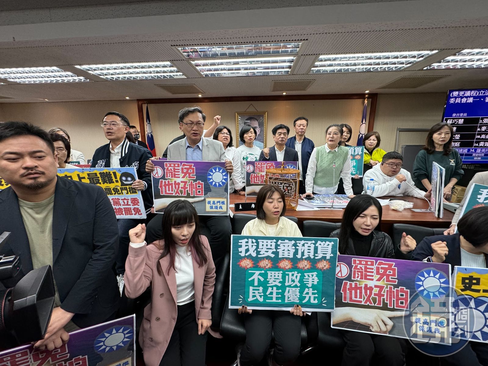 民進黨今上午甲級動員,全力阻止修法。