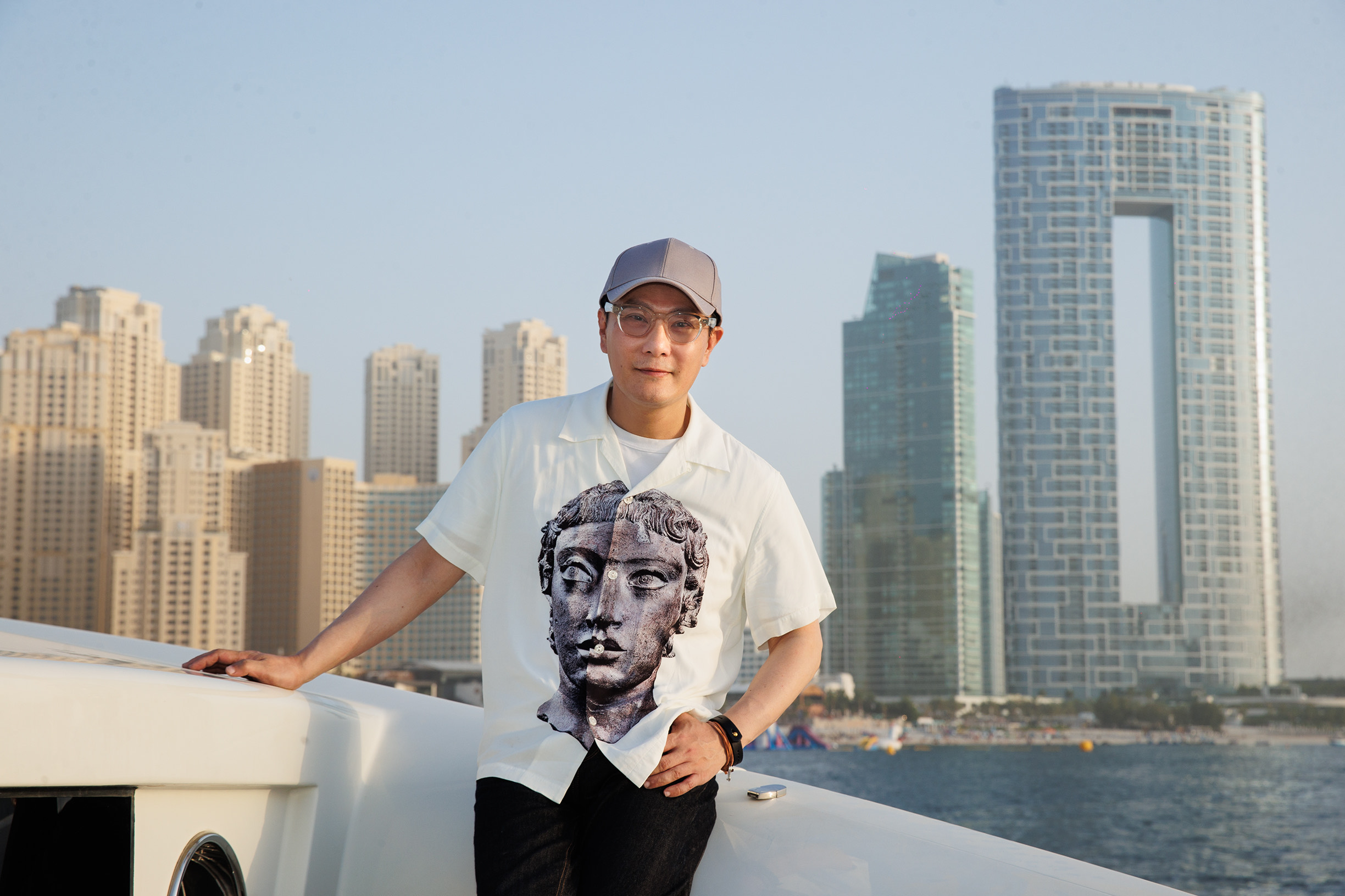 張信哲趁空到杜拜景點走走。(潮水音樂提供)
