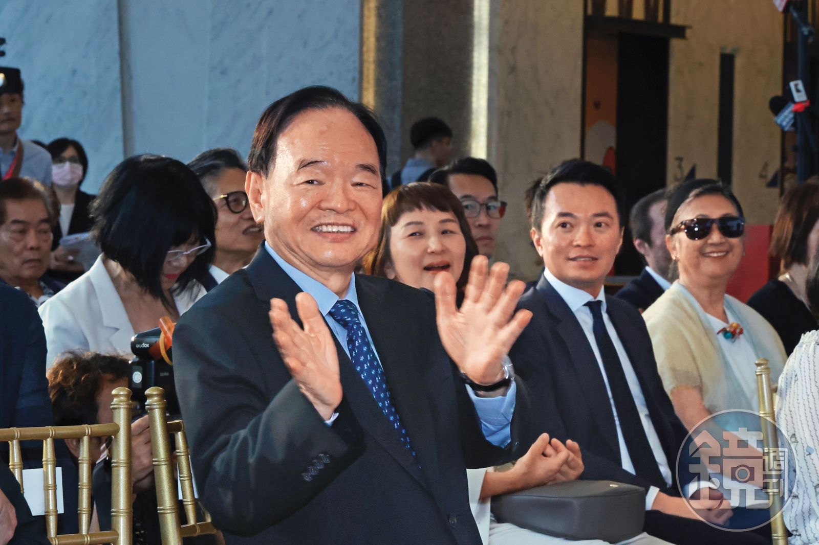 長子林弘斌從收銀、搬貨做起，如今主導數位布局；圖為父子一起出席宜蘭傳藝10周年慶活動。