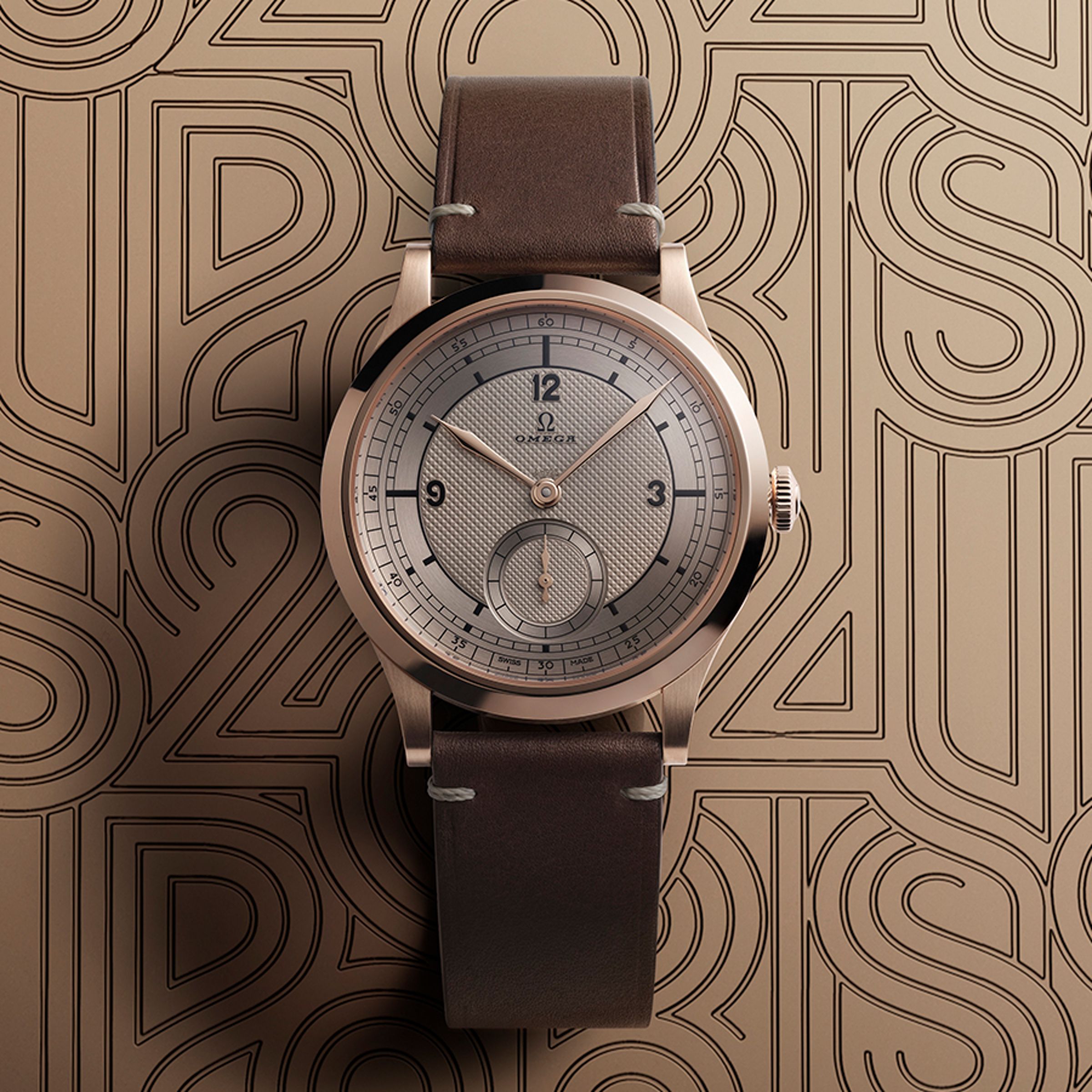 OMEGA Paris 2024 Bronze Gold Edition｜錶徑39mm／青銅金錶殼／時、分、小秒指示／8926手上鍊機芯／動力儲存約72小時／防水30米／定價NT$396,000