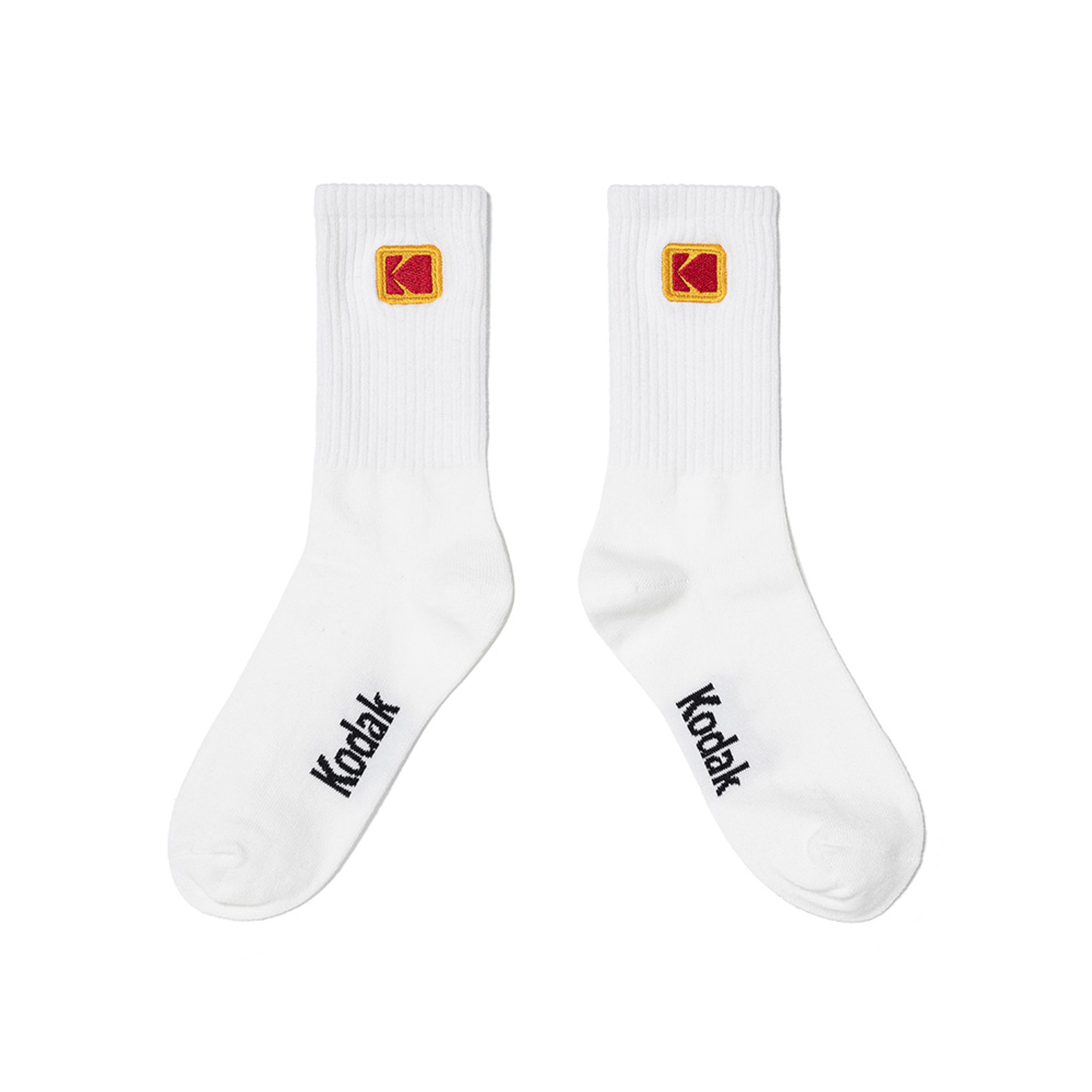 COLORPLUS MINI LOGO中筒襪兩色。NT$399（KODAK APPAREL提供）