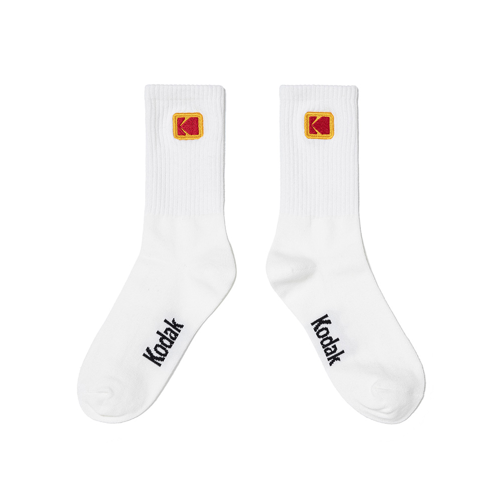 COLORPLUS MINI LOGO中筒襪兩色。NT$399（KODAK APPAREL提供）