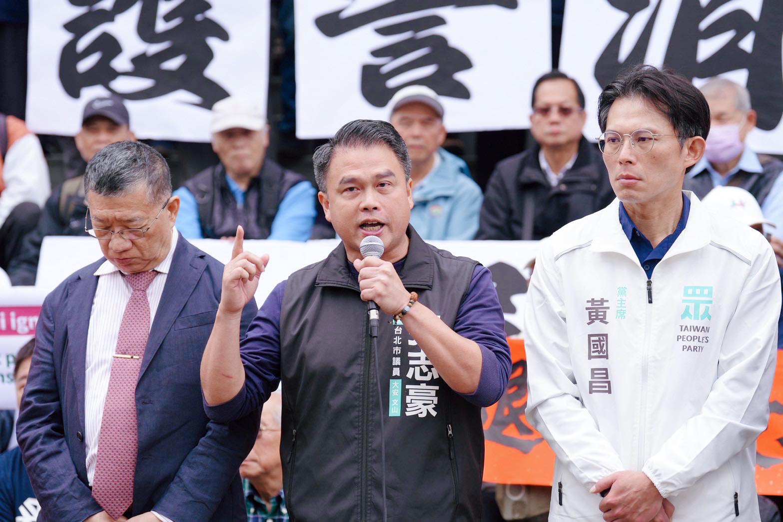 有航空背景的張志豪發文試算華航包機價格,引發眾人論戰。(翻攝自張志豪臉書)