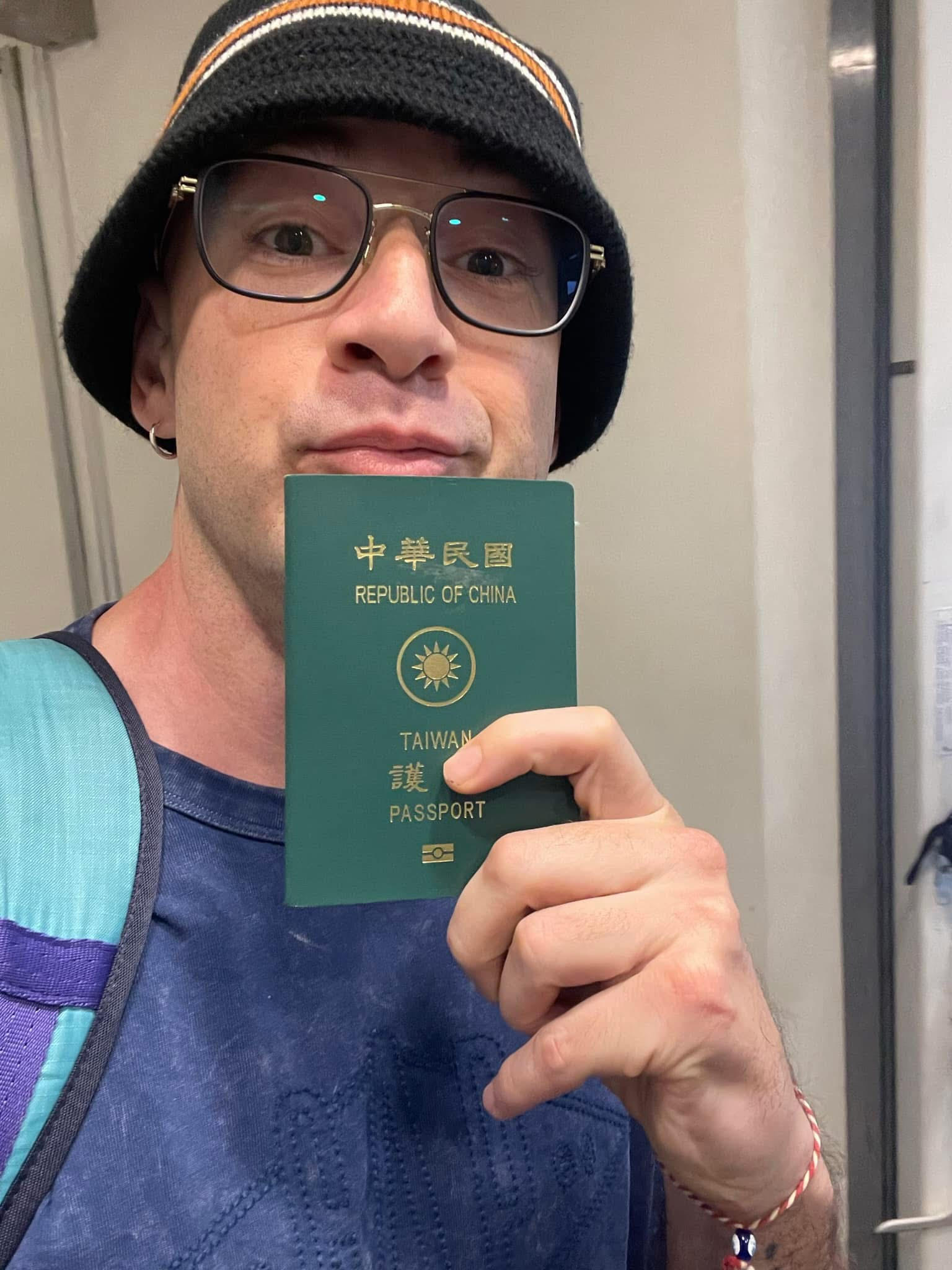 吳鳳的老婆一直都想要有間房子,於是吳鳳便登記在老婆名下。(翻攝自吳鳳臉書)