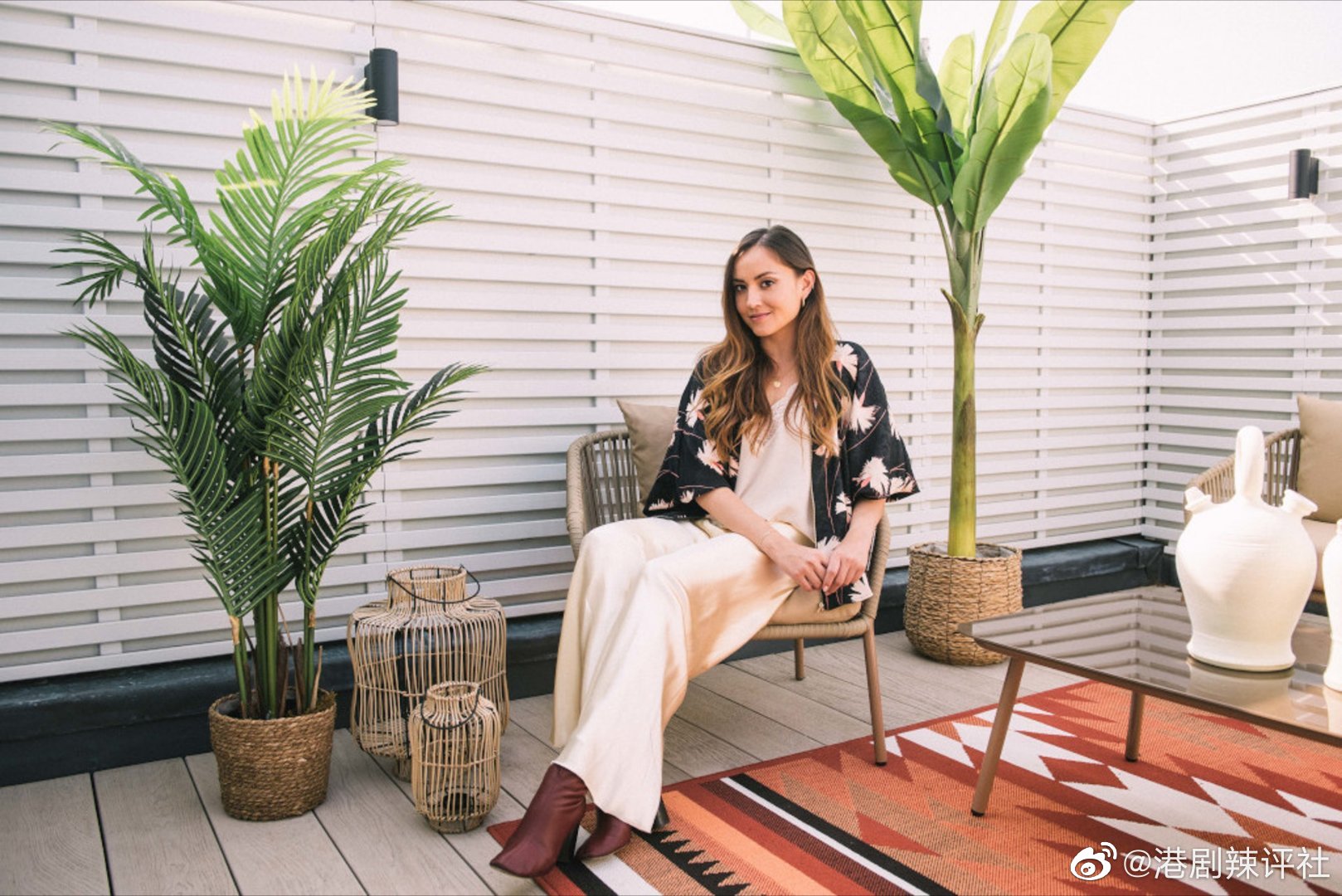 「最強小三」Mandy Lieu 2019年與周焯華分手後，拿了大筆分手費，帶著4名子女移居英國。（微博圖片）