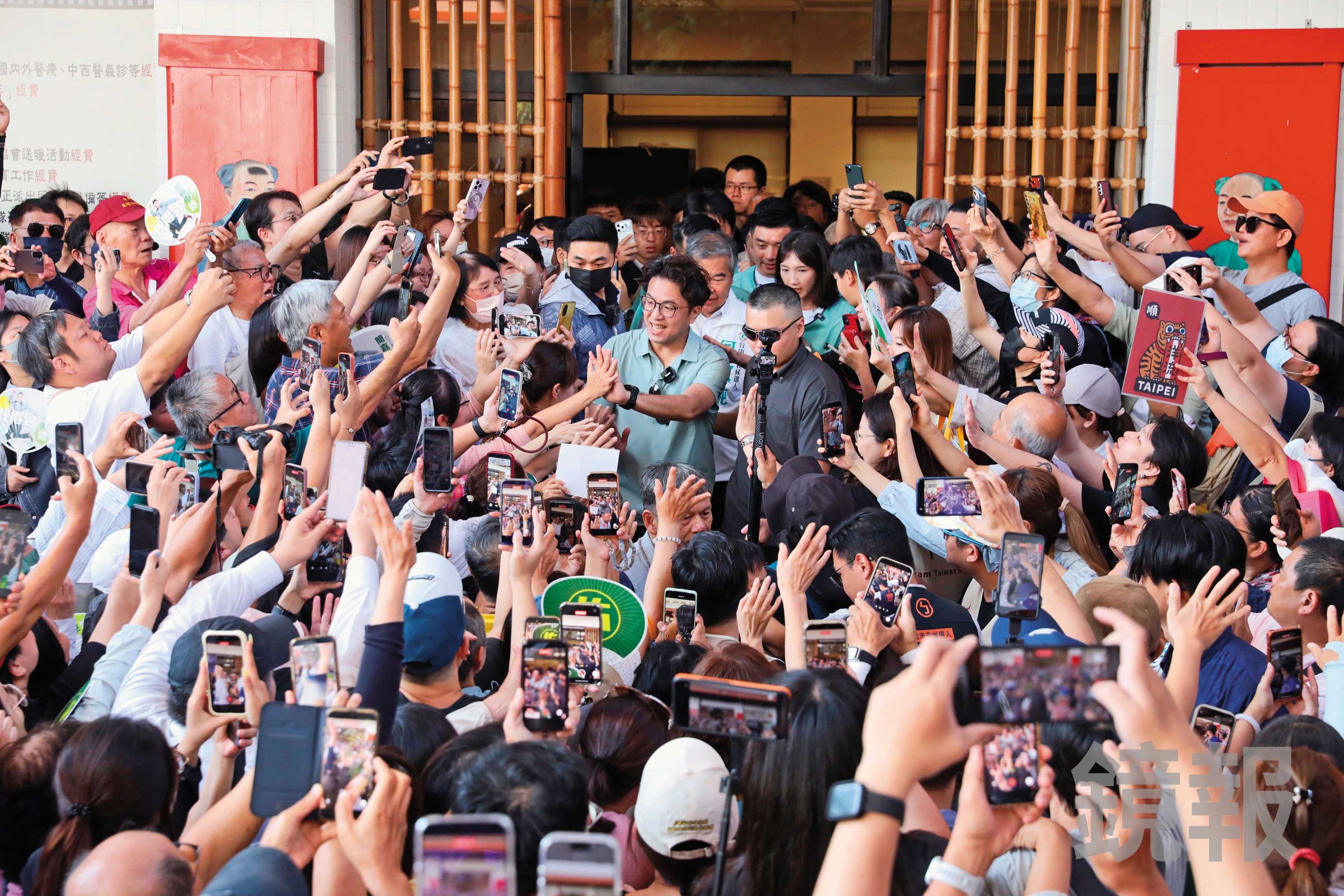 有人建議在北市演出「貍貓換太子」,來諷刺蔣萬安身世,民進黨籍台北市長參選人沈伯洋表示,那不是選戰主軸,他「不贊成就是不贊成」。(鏡報林煒凱)