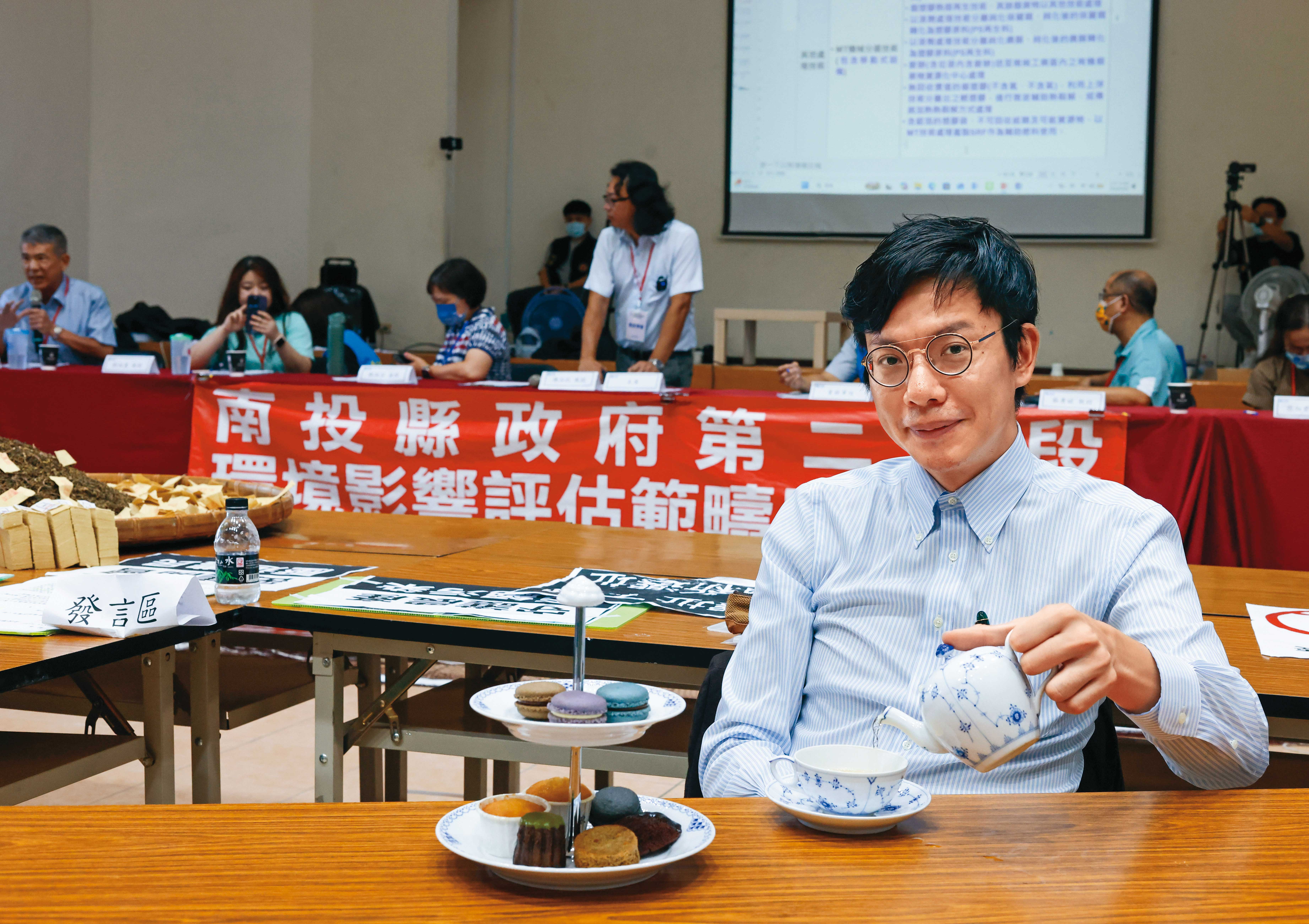 被喻為戰鬥茶師的常行深，一年多來持續拍攝影片反對在名間蓋焚化爐。