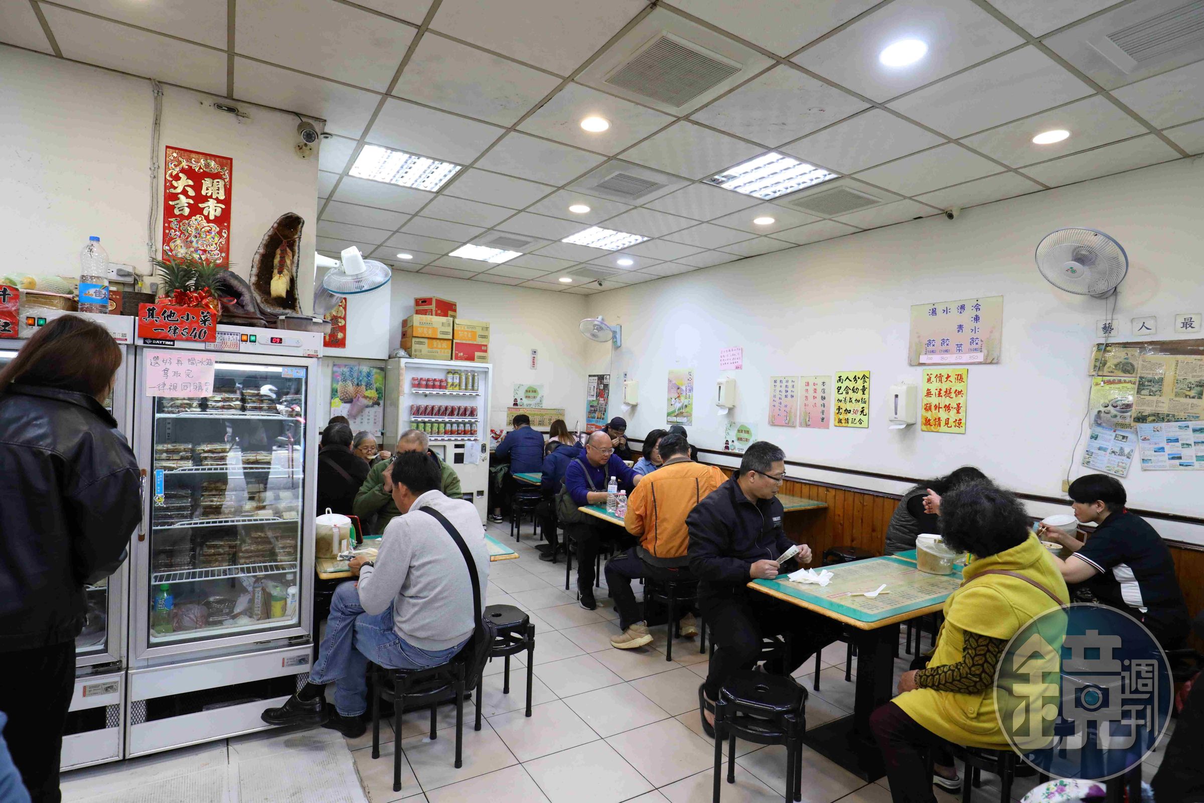 新明牛肉麵的店面數十年如一日,仍舊保持古樸風味,但近日即將拆遷。
