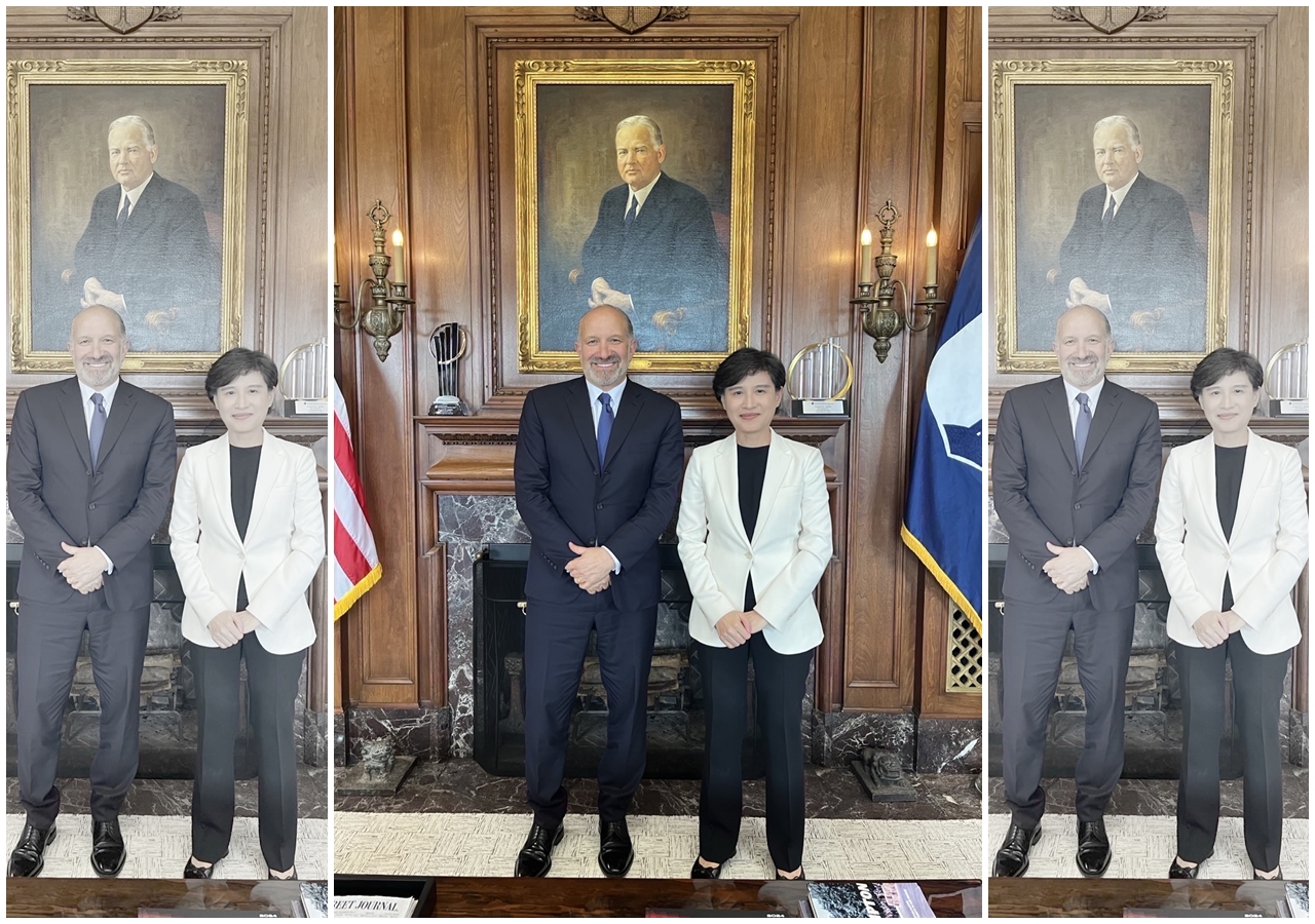 行政院曬出台美關稅談判雙方會面照片，打臉部分媒體不實指控，「強烈譴責此類造謠行徑。」（翻攝自中華民國行政院臉書）