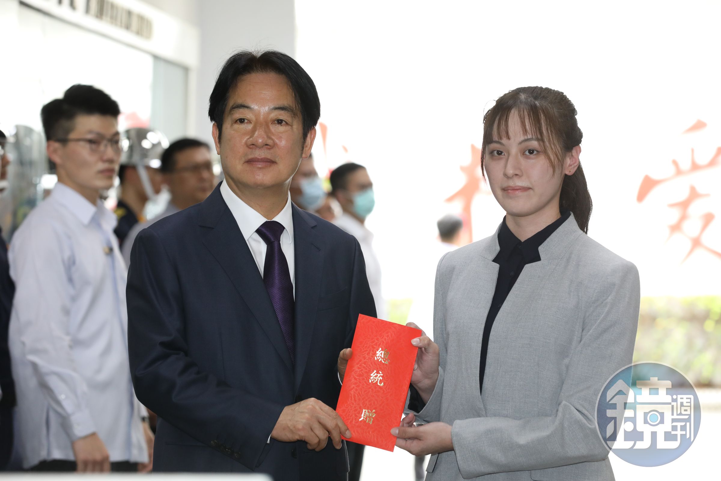 賴清德致贈獎金給予破案有功人員。