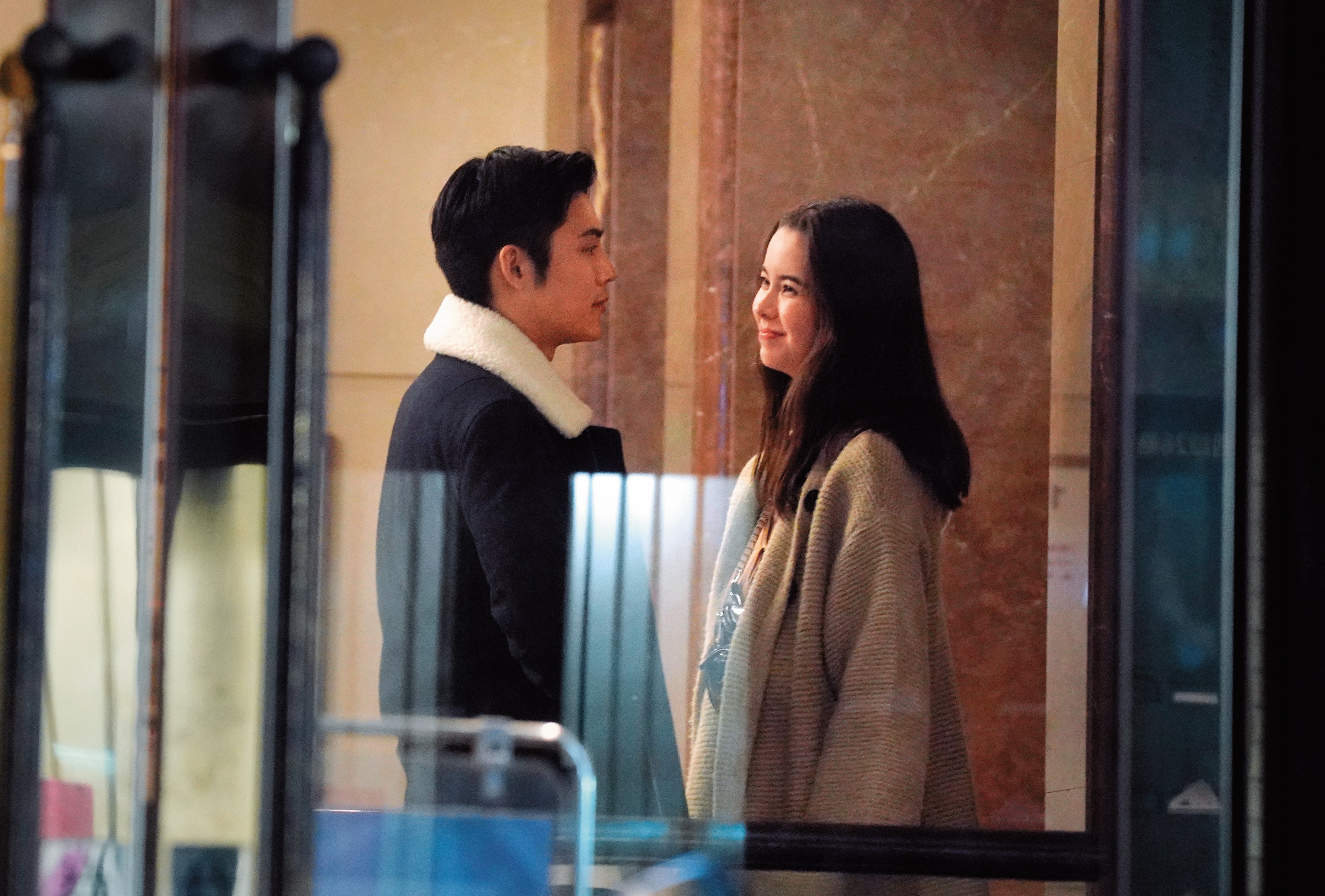 4年前，本刊曾直擊陳奕（左）和金凱德（右）一起到KTV歡唱，最後再護送女方到家。