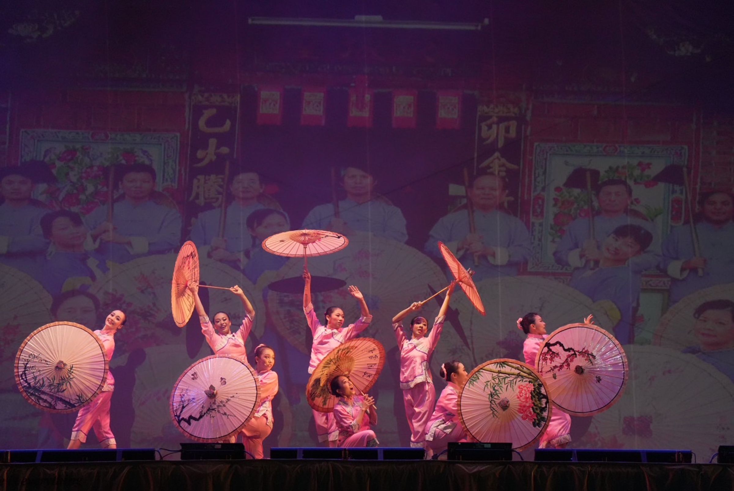 紙風車368鄉鎮市區兒童藝術工程今（10日）在高雄永安表演，「在地故事」講述了高雄的古往今來。（紙風車文教基金會提供）