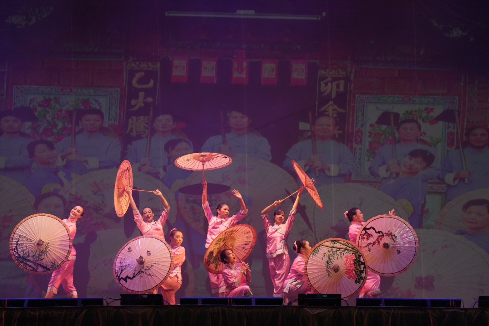 紙風車368鄉鎮市區兒童藝術工程今（10日）在高雄永安表演，「在地故事」講述了高雄的古往今來。（紙風車文教基金會提供）