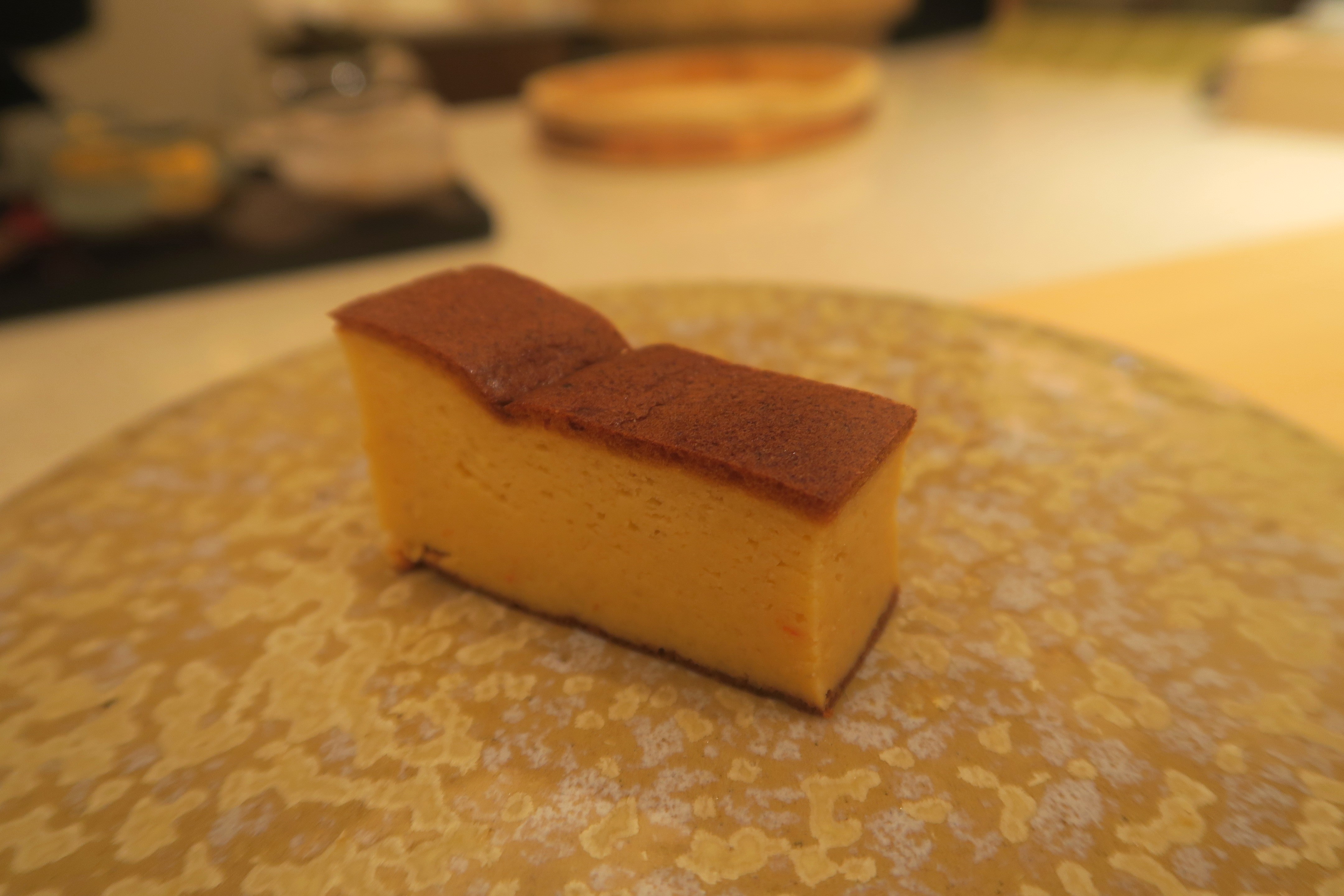 日本料理通常以玉子燒作結,すし謙的版本加入蝦殼,多了一股鮮味。