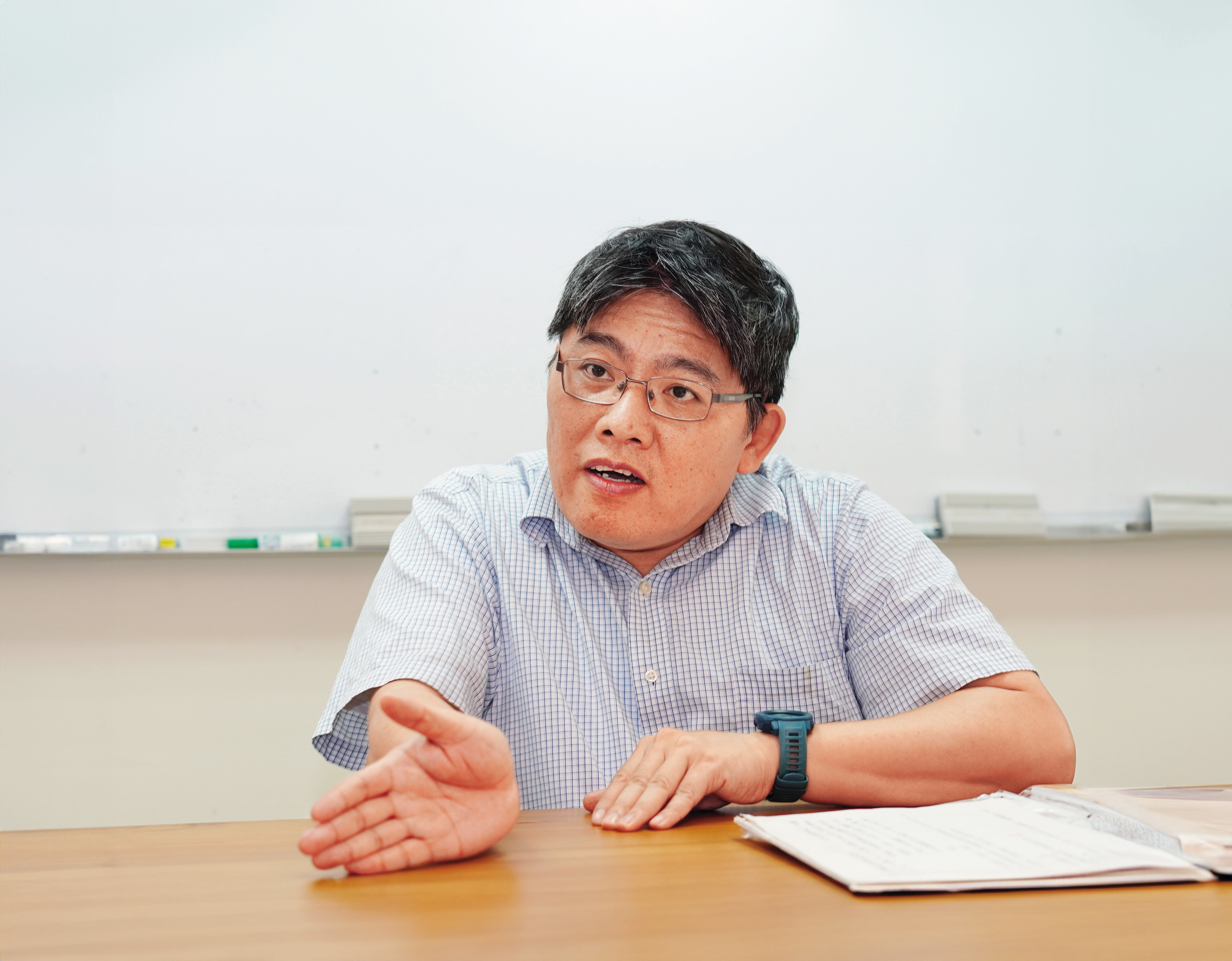 律師邱顯智認為，本釋憲案是一場性的轉型正義，不能只陷入法律的機械式操作。