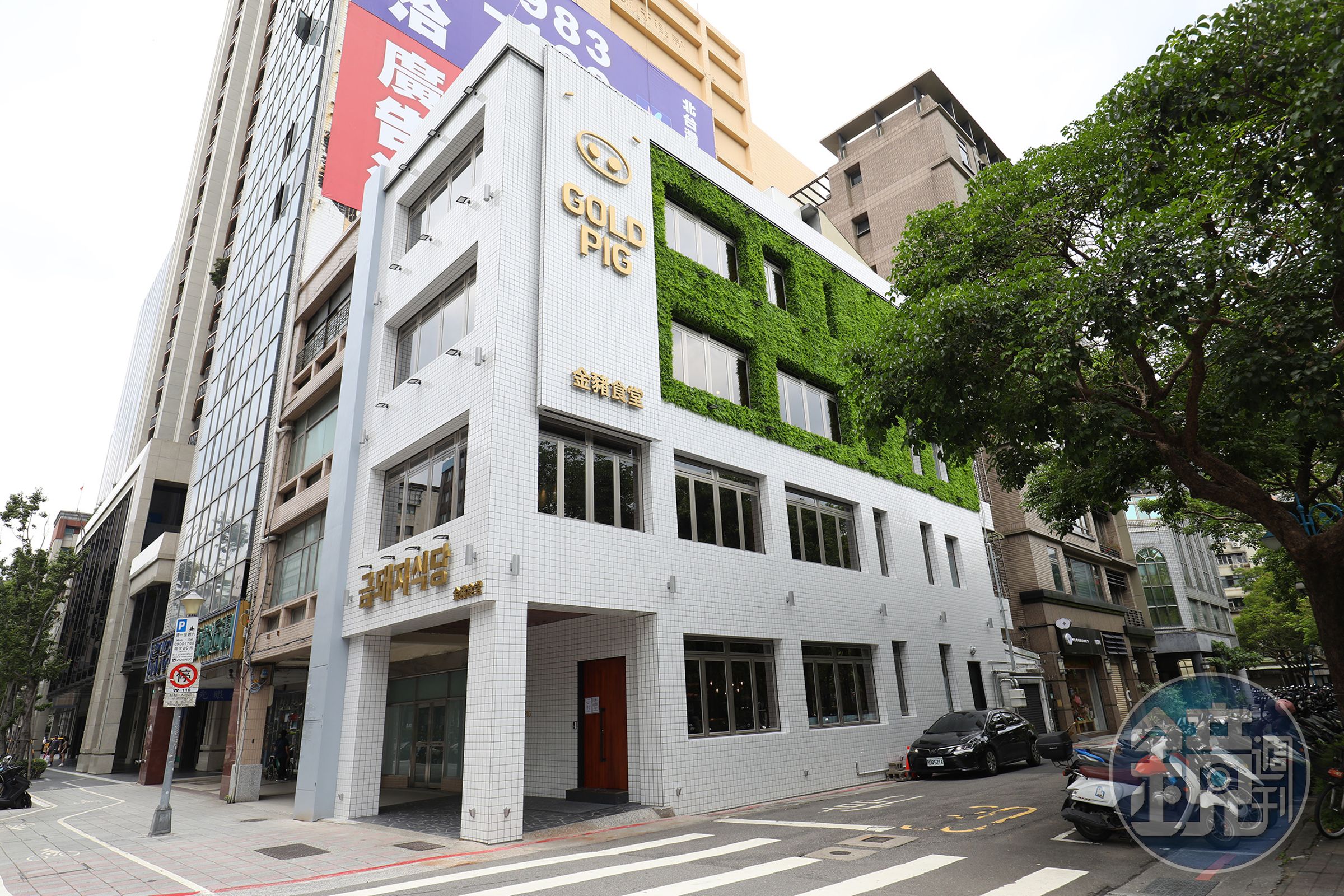 金豬食堂台北店座落於中山區，除了1樓入口處、2樓的吧台與VIP包廂，3、4樓皆可容納40人。