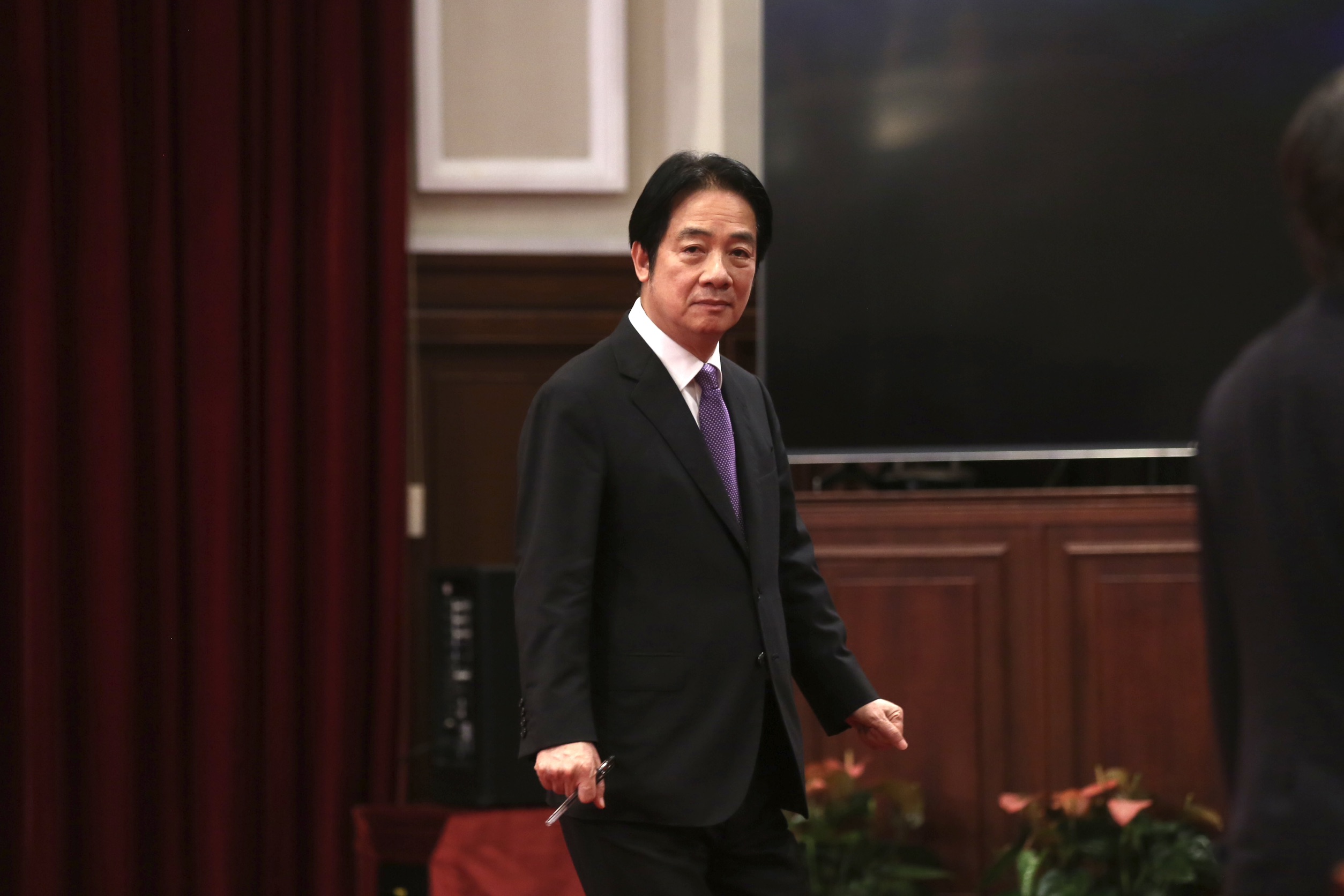 賴清德23日晚間在總統府發表談話並回應記者提問。(鏡報董孟航)
