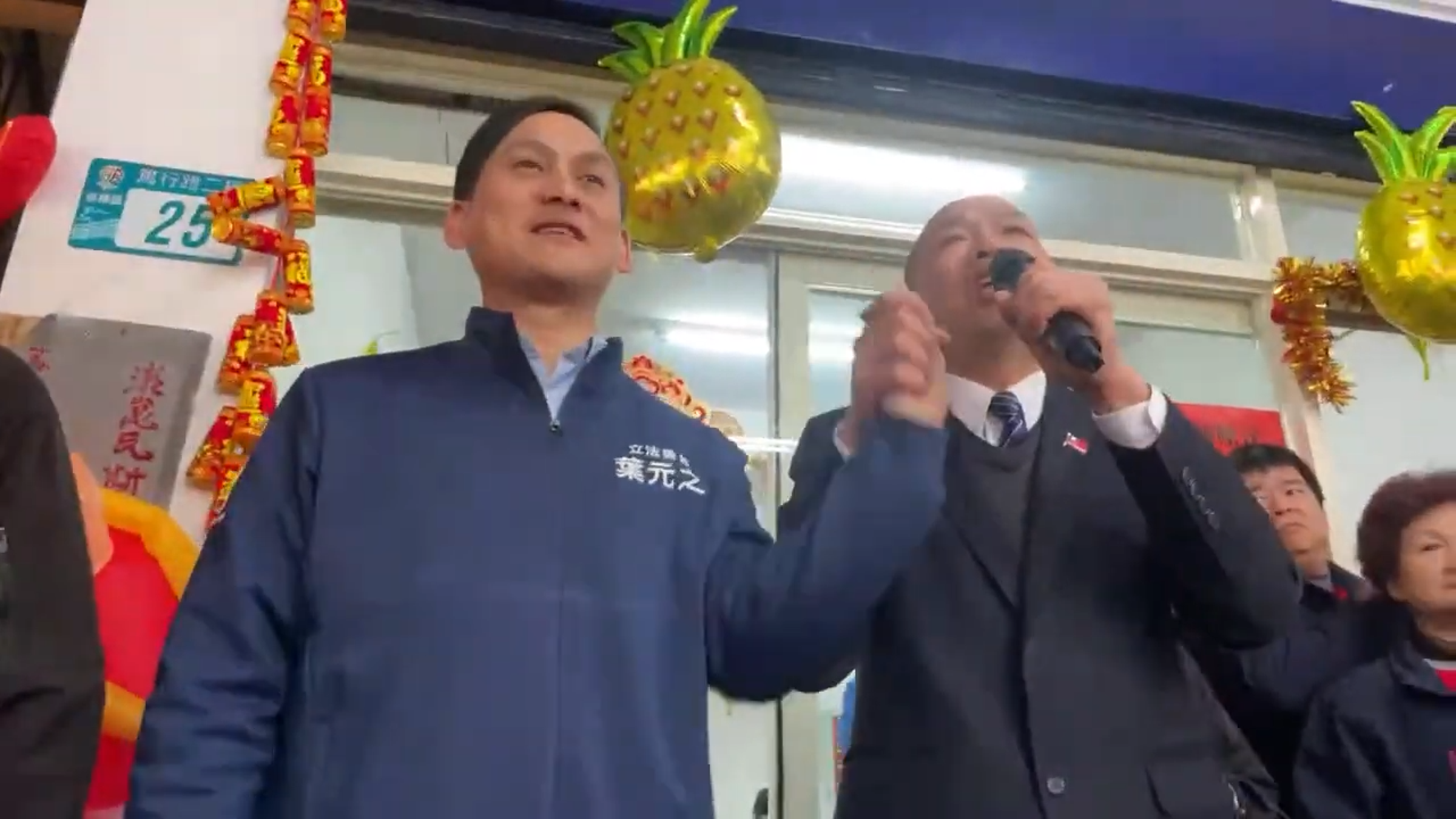 葉元之遭到民眾鎖定罷免，目前連署書已達第一階段門檻，他今天找來韓國瑜幫忙站台。（翻攝自葉元之YT頻道）
