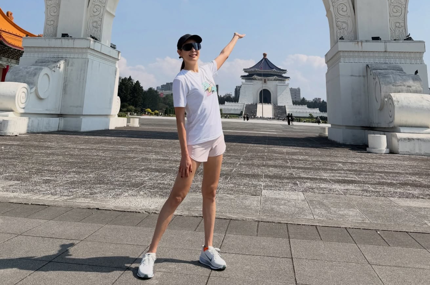 賈永婕日前發文分享自己去自由廣場看了《自由花蕊》展覽,引來許多網軍批評攻擊。(翻攝自賈永婕臉書)