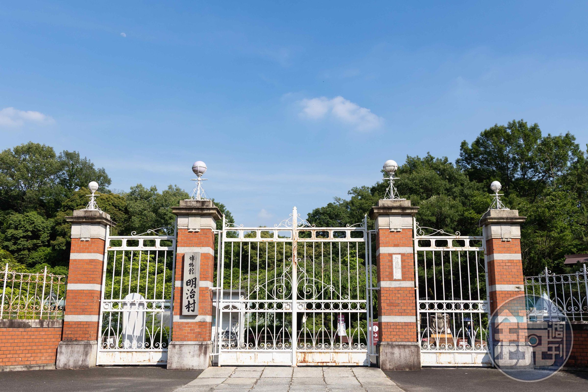 明治村入口處原為名古屋舊制高等學校校門,建於1909年,現移築作為園區入口。