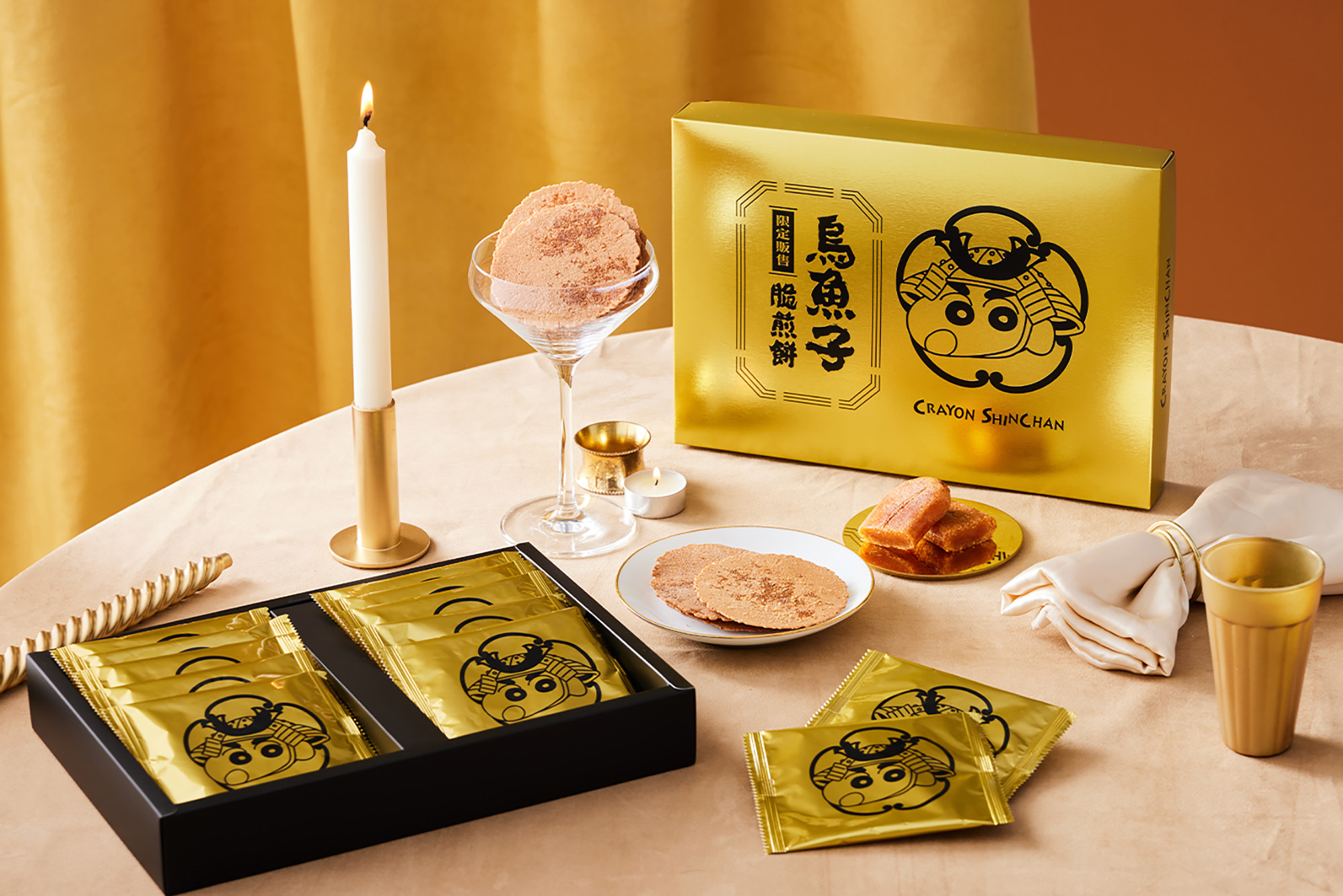 上友食品在新春推出蠟筆小新「烏魚子脆煎餅禮盒」。(699元/盒,上友食品提供)