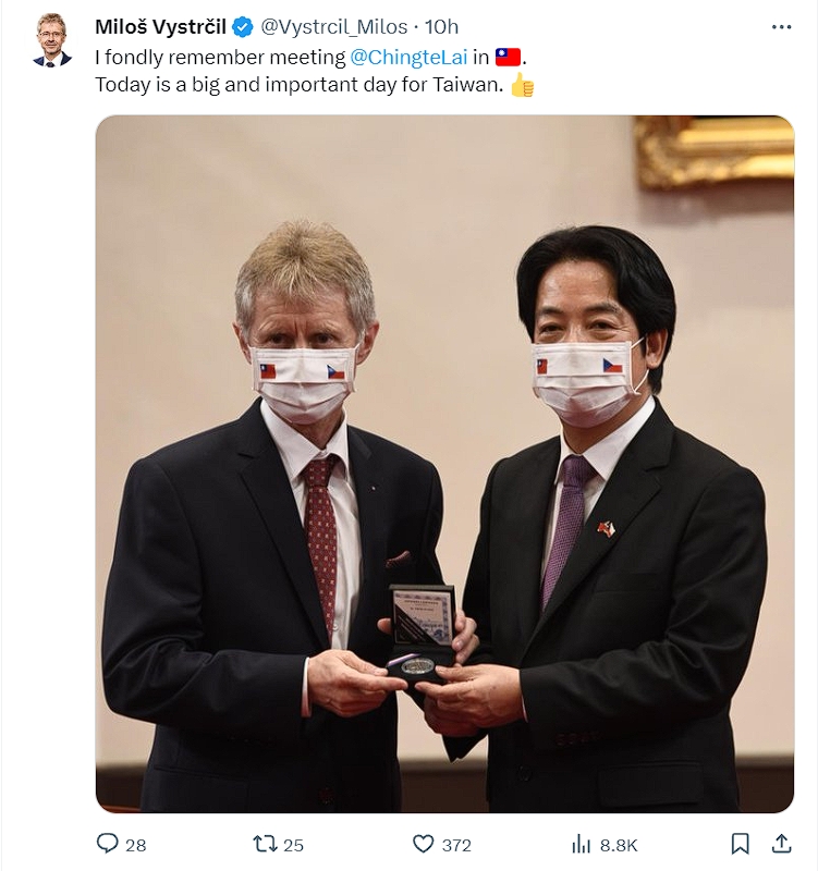 捷克眾議長韋德齊發出與賴清德的合照,表示這一天是台灣的大日子。(翻攝自X)