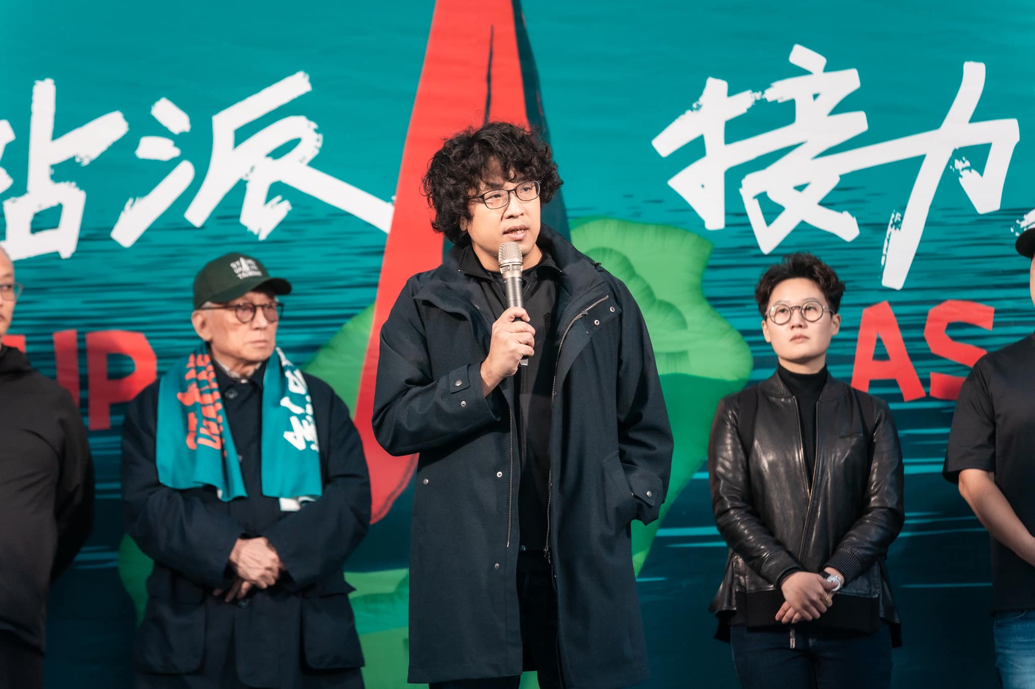 黑熊學院由沈伯洋（中）創立，旨在加強民防、抗中保台。（翻攝黑熊學院臉書）