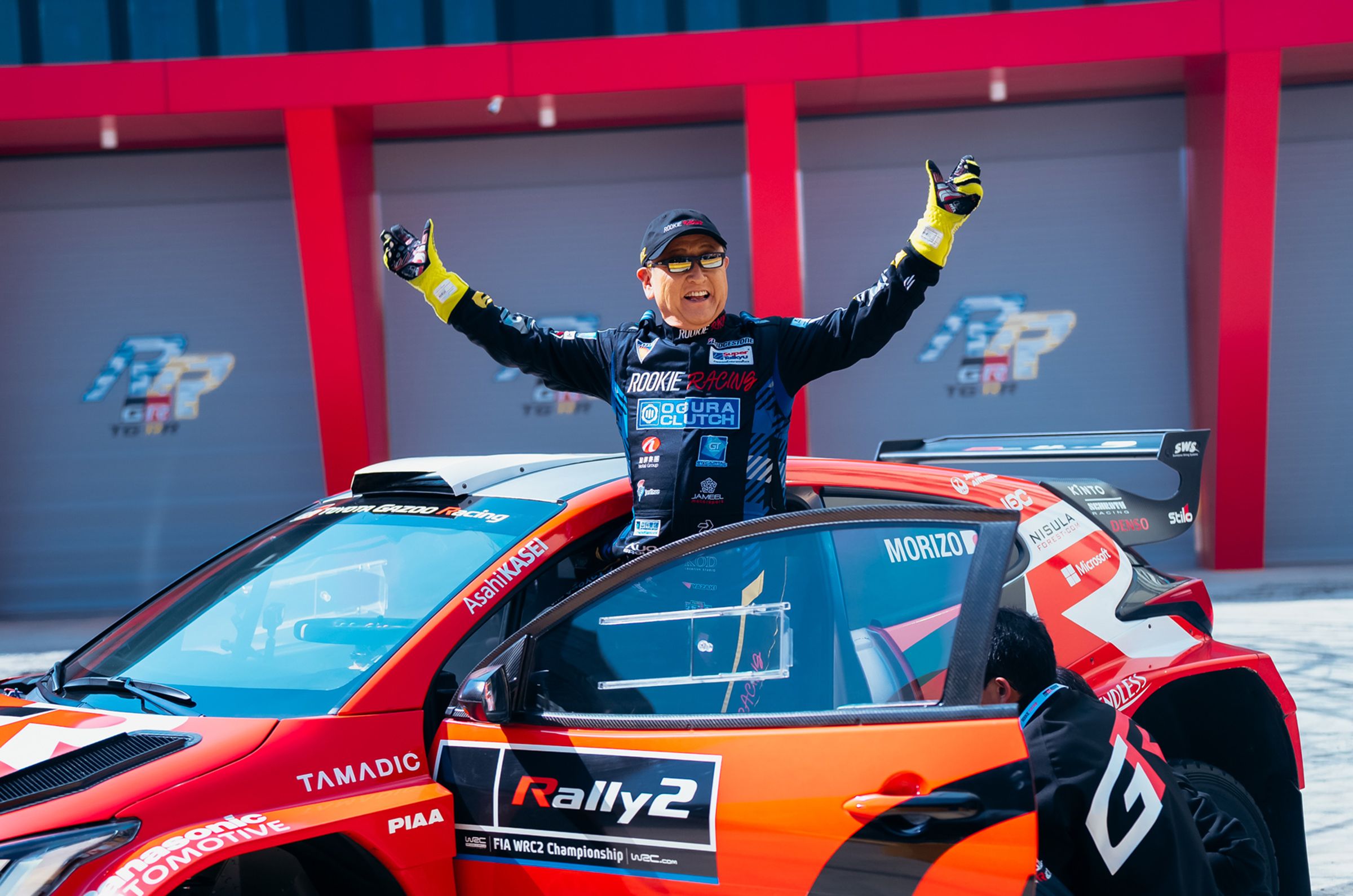 豐田章男以「MORIZO」之名現身開幕活動，並駕駛 GR Yaris Rally2 進行甩尾表演。