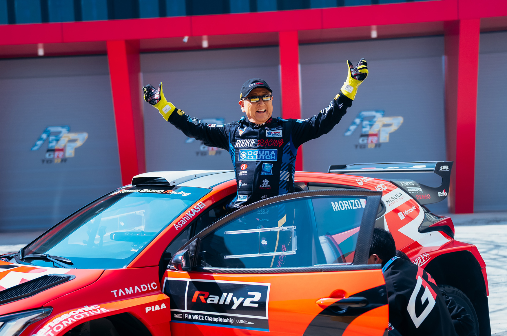 豐田章男以「MORIZO」之名現身開幕活動，並駕駛 GR Yaris Rally2 進行甩尾表演。